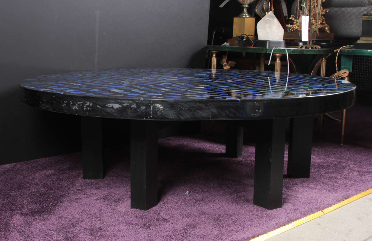 Mid-Century Modern Table basse circulaire en résine noire et lapis-lazuli par E. Allemeersch en vente