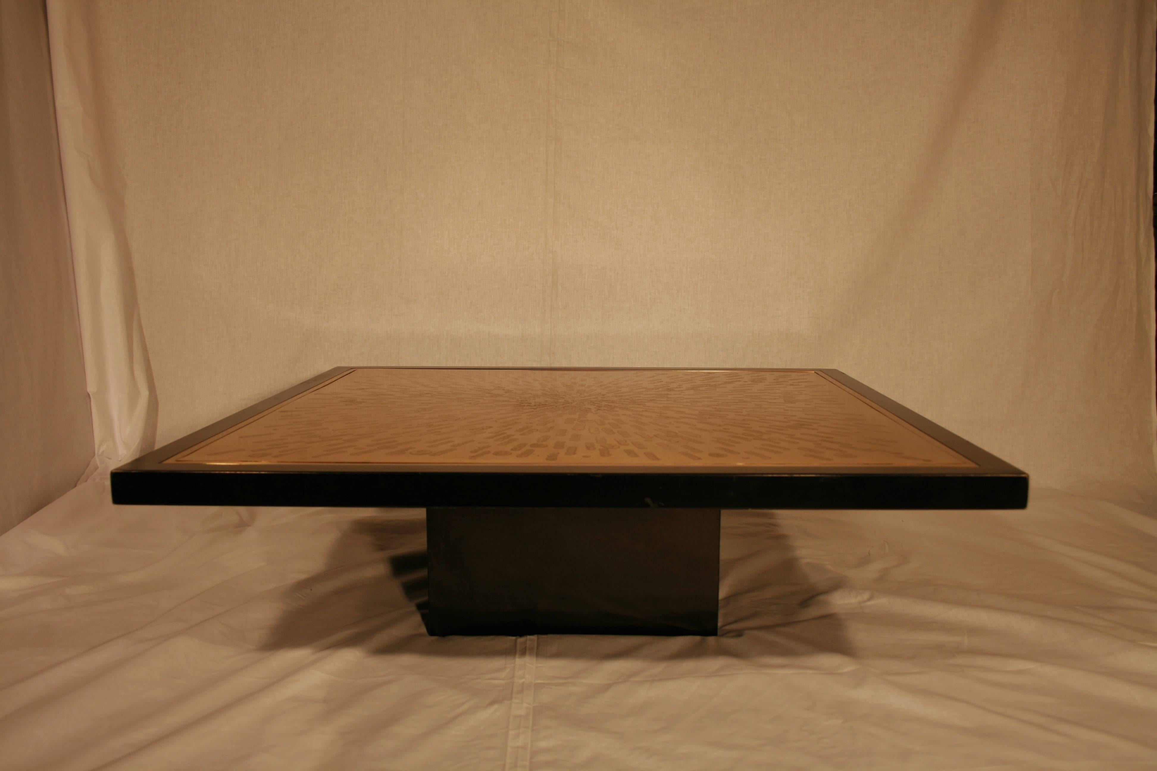 Table basse de Maud signée 1984, école de création lova.