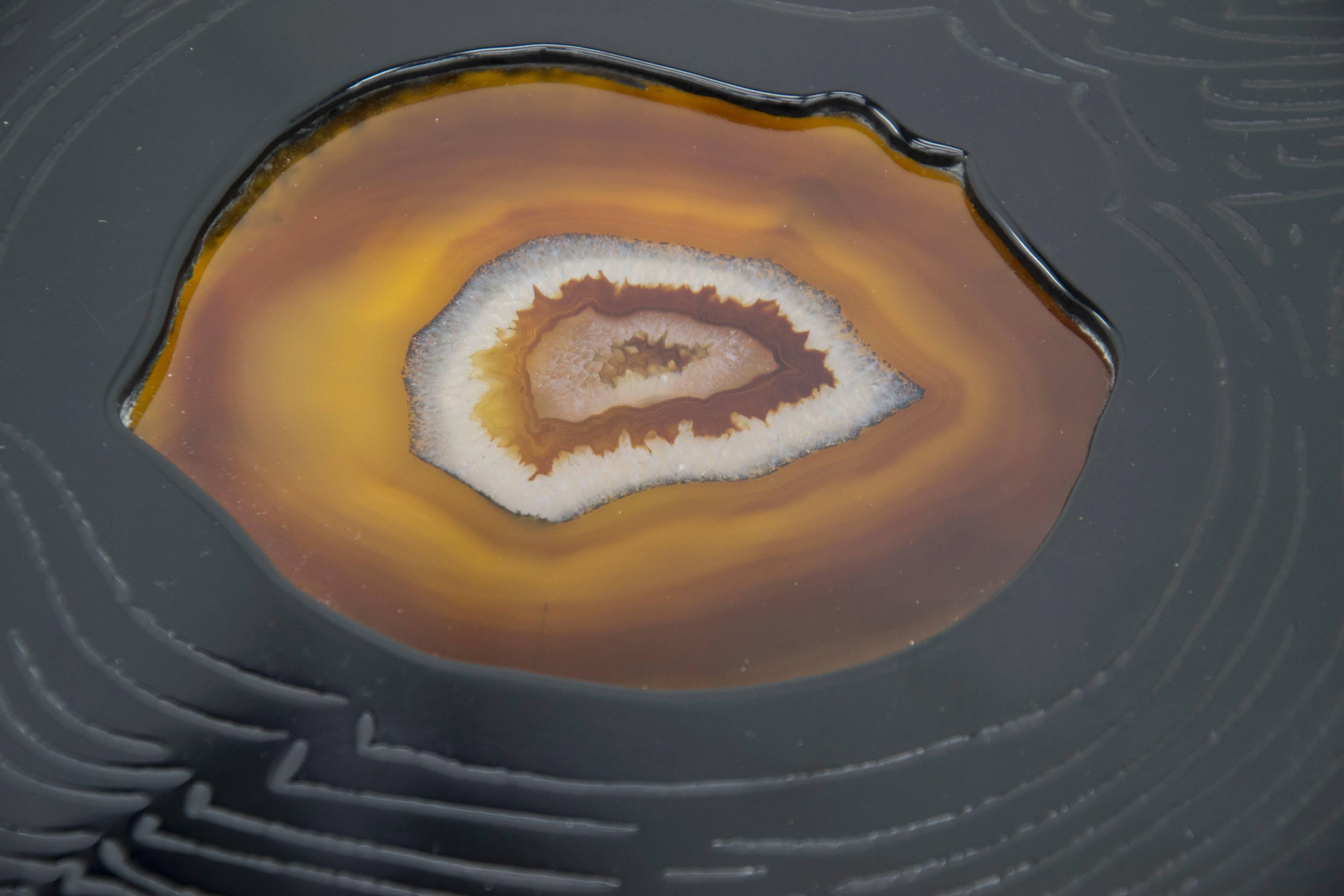 Incrusté Paire d'appliques agates incrustées de résine noire de Stan Usel en vente