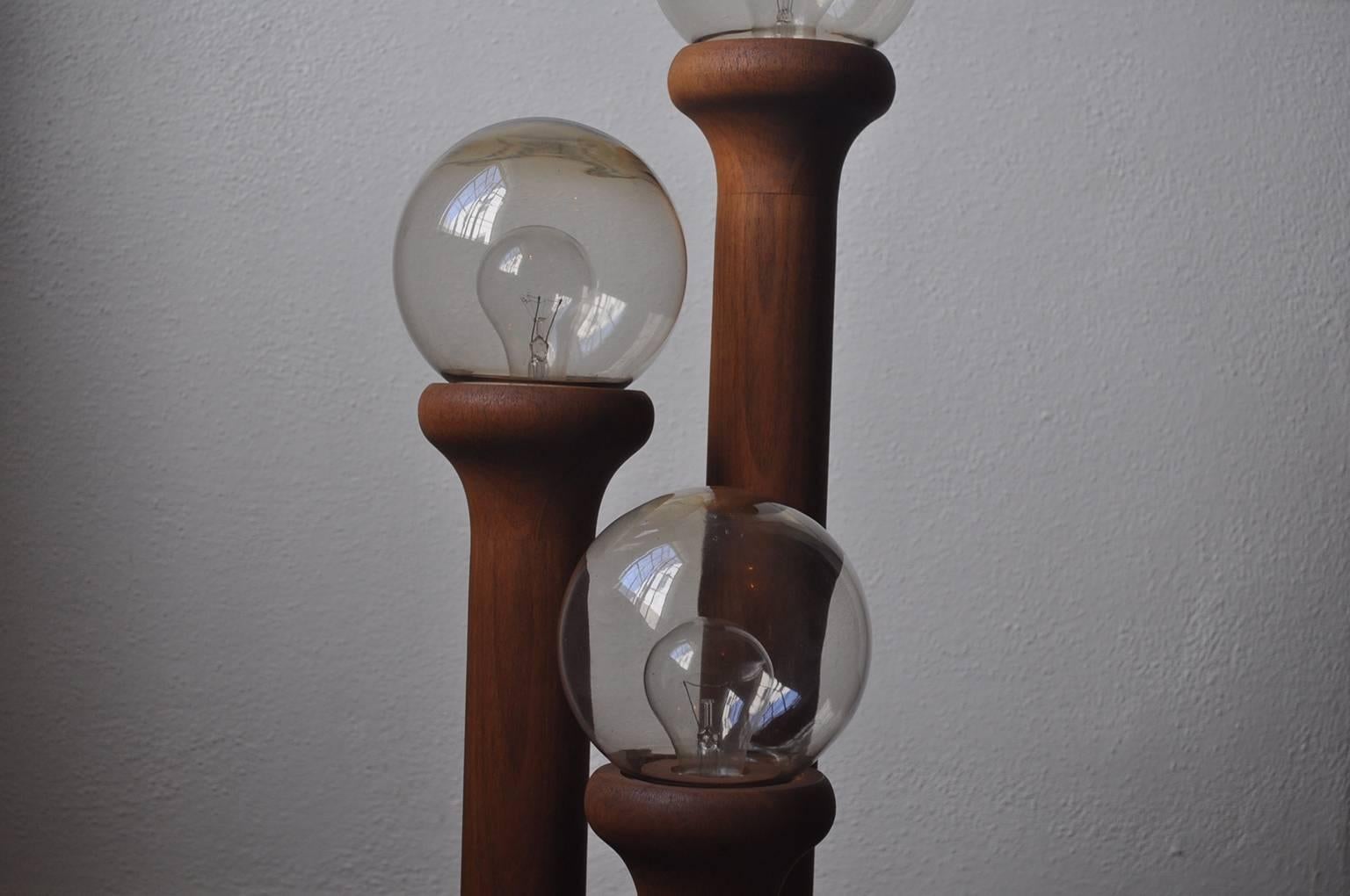 1970s Wood and Glass Table Lamp In Excellent Condition For Sale In Los Angeles, CA