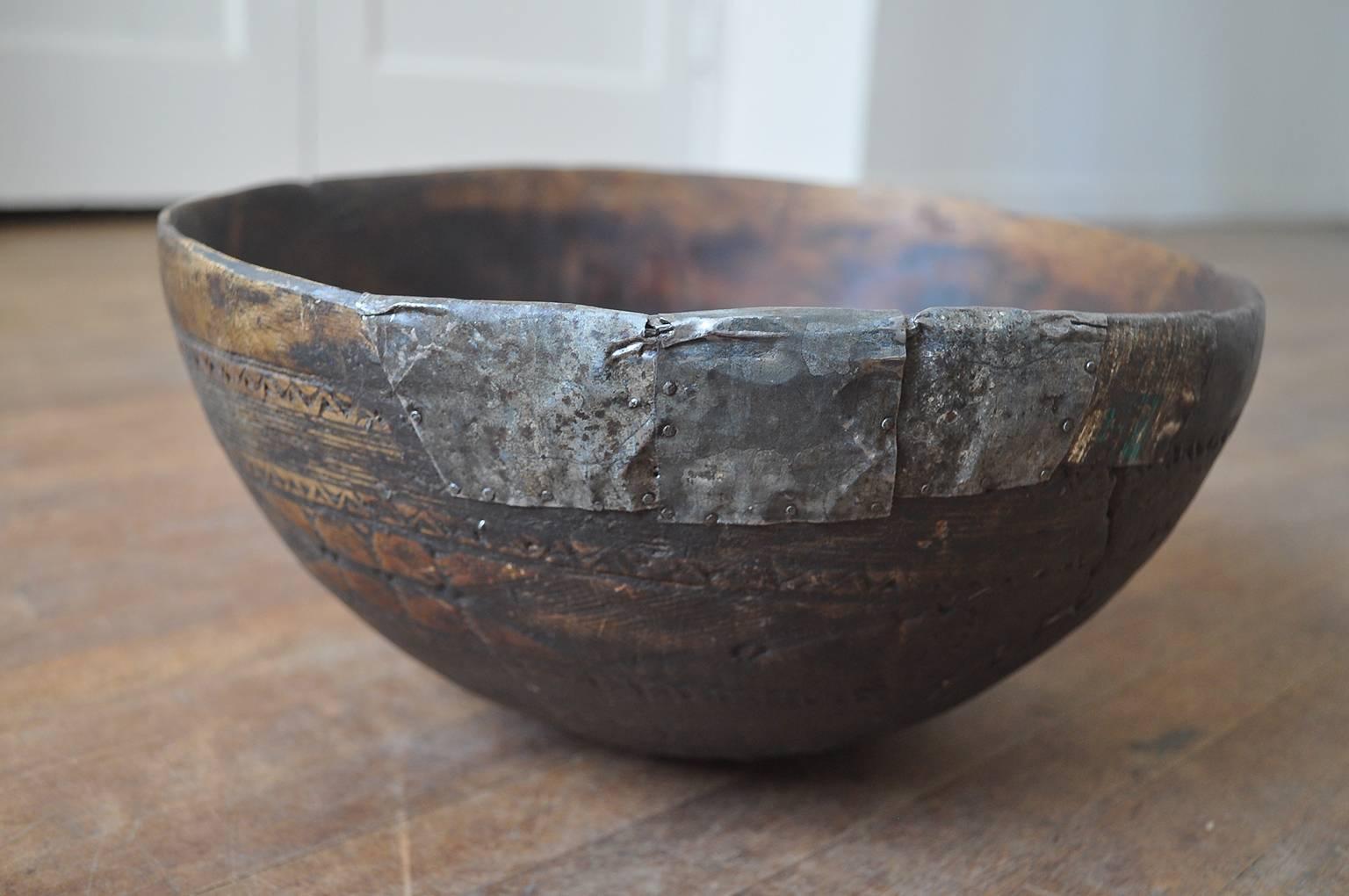African Bowl by the Touareg 'or Tuareg' Nomadic Tribe In Excellent Condition In Los Angeles, CA