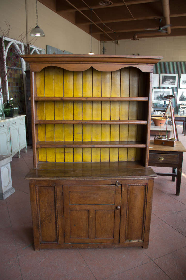 19th Century Irish Pine Dresser (Handbemalt)