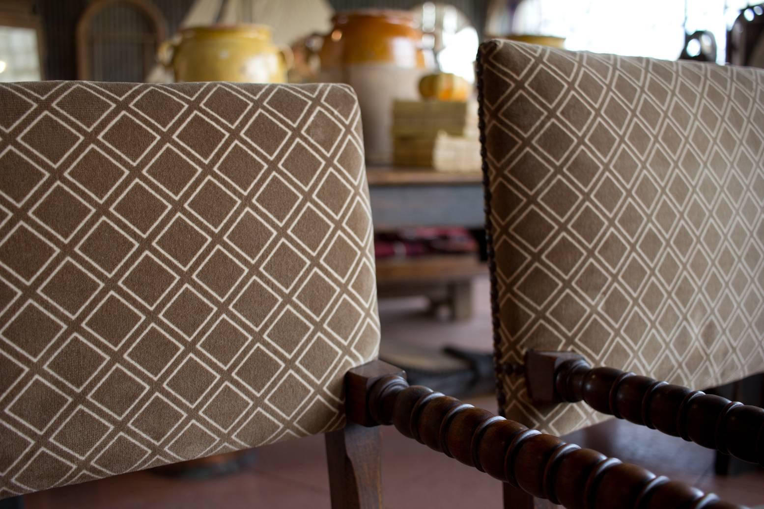 Pair of Antique Jacobean Style Bobbin Turned Chairs In Good Condition In Calgary, Alberta