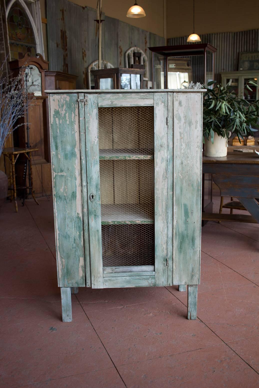 Early 20th Century French Pie Safe In Good Condition In Calgary, Alberta