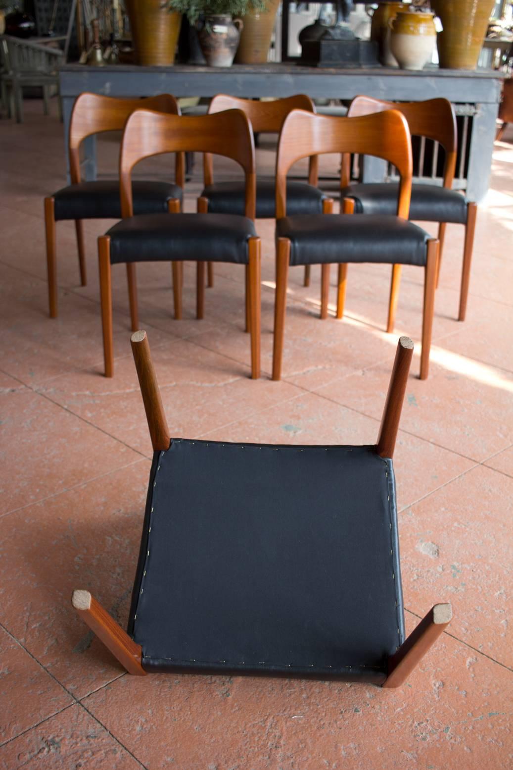 Set of Six English Mid-Century Chairs 4