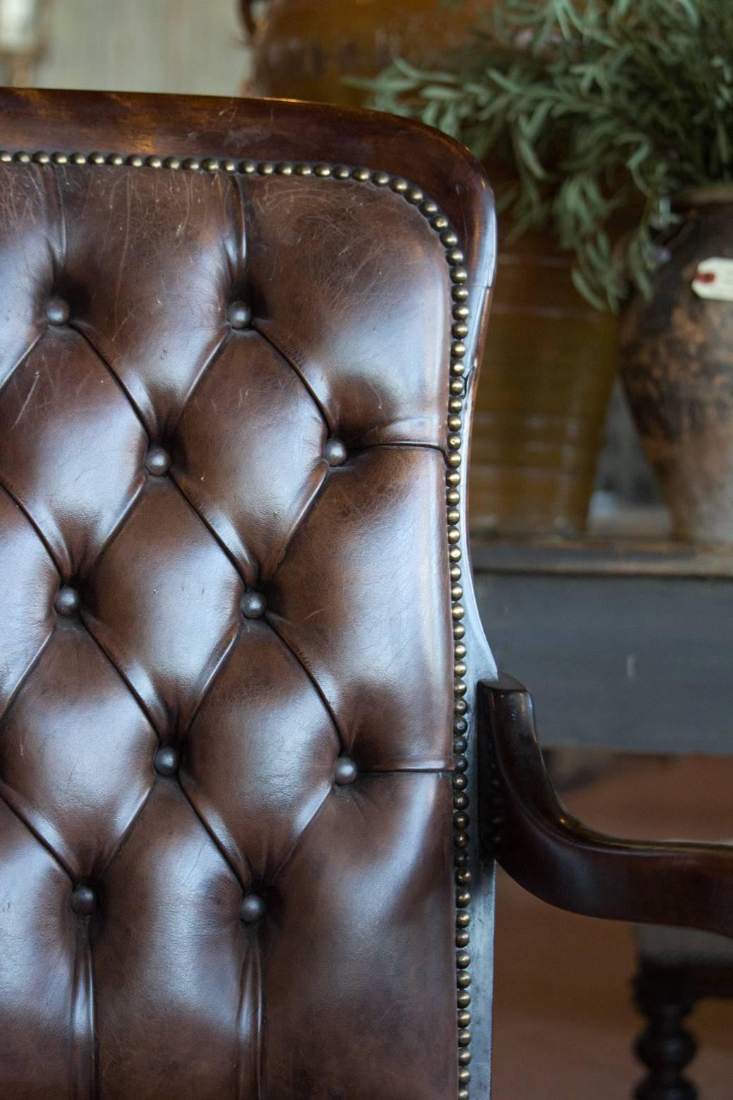Antique Leather Gainsborough Gentleman's Library Chair In Good Condition In Calgary, Alberta