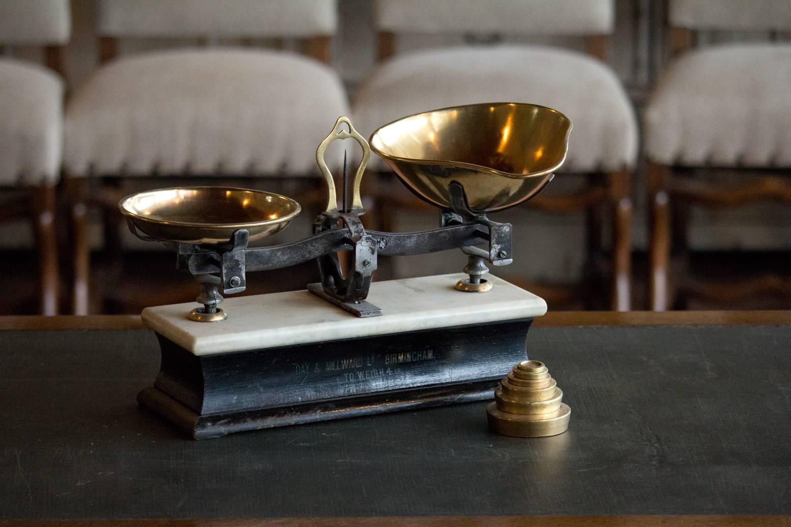 Antique English greengrocer's scale on a marble and wood base with polished brass scoop and it's original imperial weights.