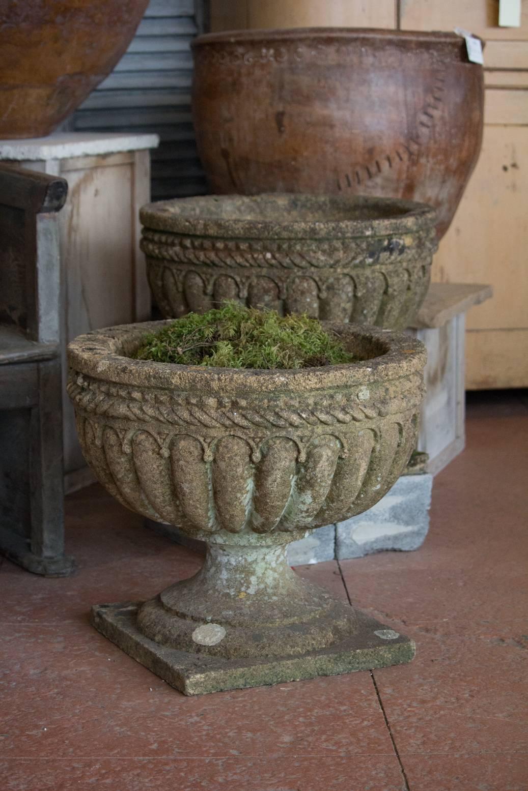 Pair of English Antique Stone Urns In Good Condition In Calgary, Alberta