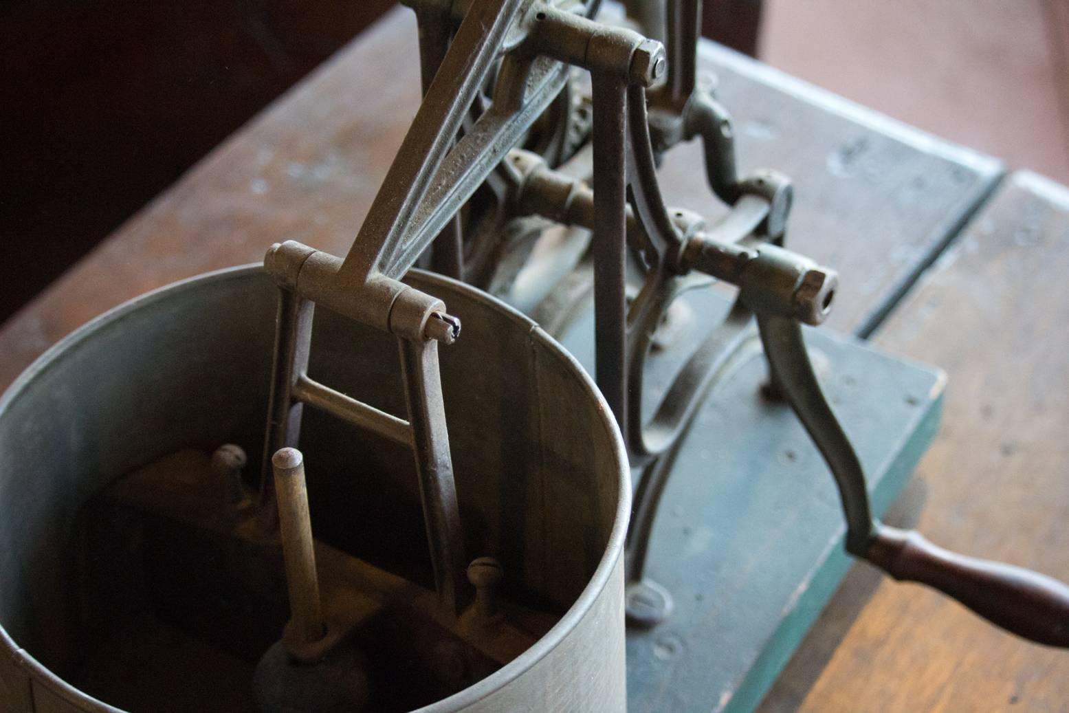 19th Century L.S. Starrett's Mechanical Food Chopper In Good Condition In Calgary, Alberta