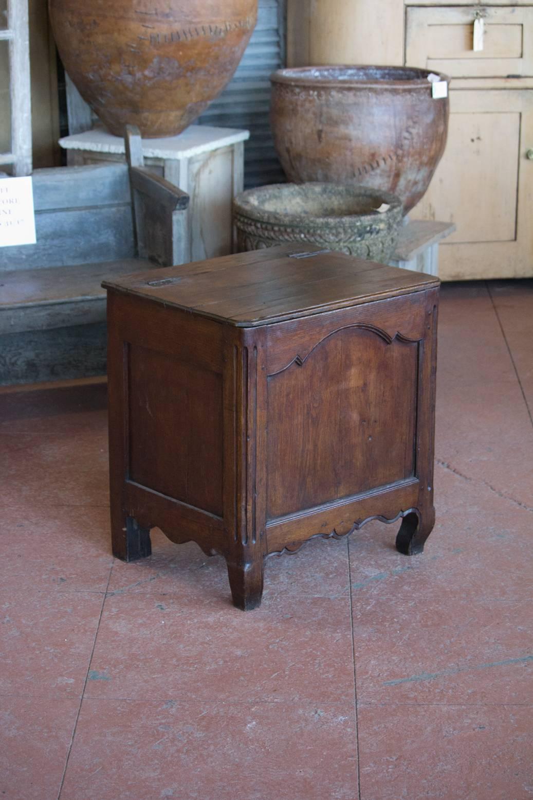 Rare early 19th century country oak paneled coffer or possibly a log box. The box has a top lift opening, shaped front legs, scalloped skirt to base and a beautiful rich patina.