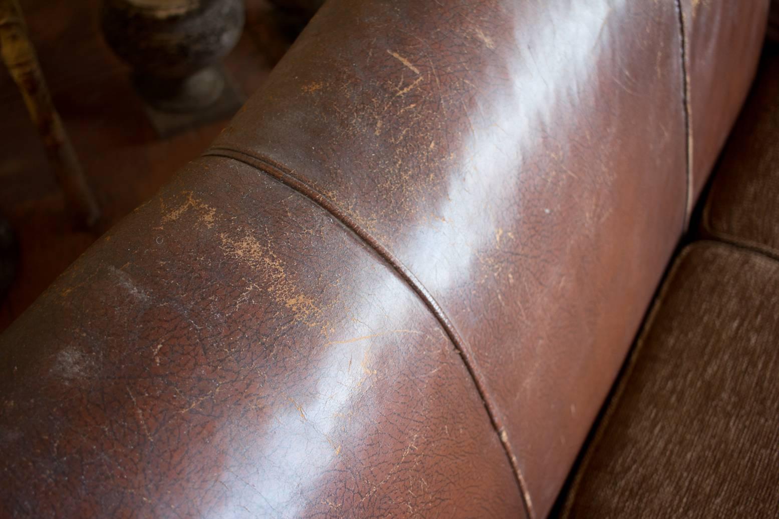 Vintage French Leather Settee In Good Condition In Calgary, Alberta
