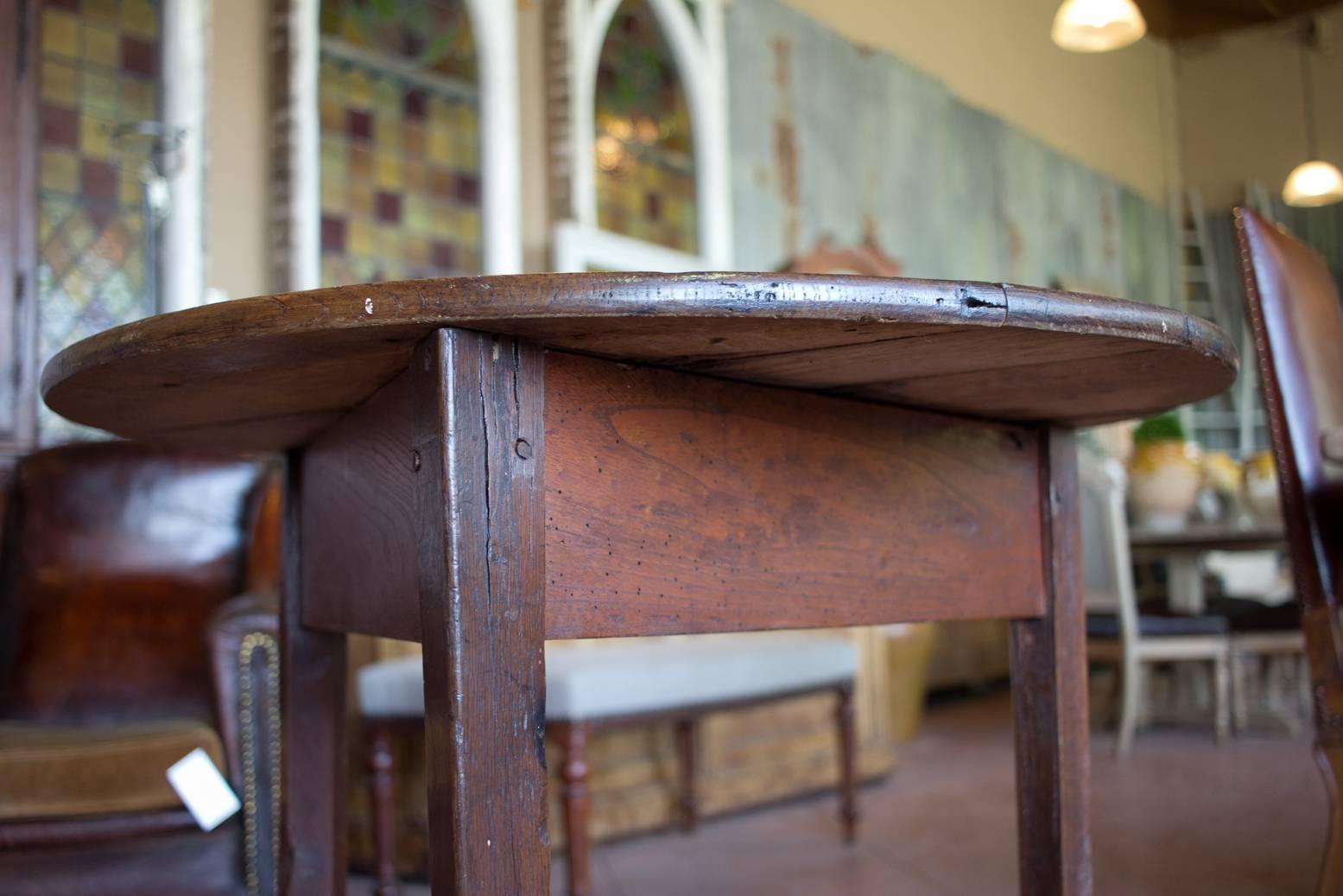 Antique English Cricket Table In Good Condition In Calgary, Alberta