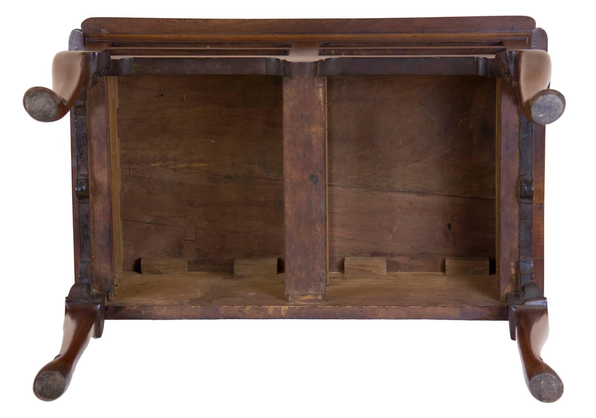 18th Century Queen Anne Lowboy/ Dressing Table, Delaware River Valley, PA or NJ, circa 1750 For Sale