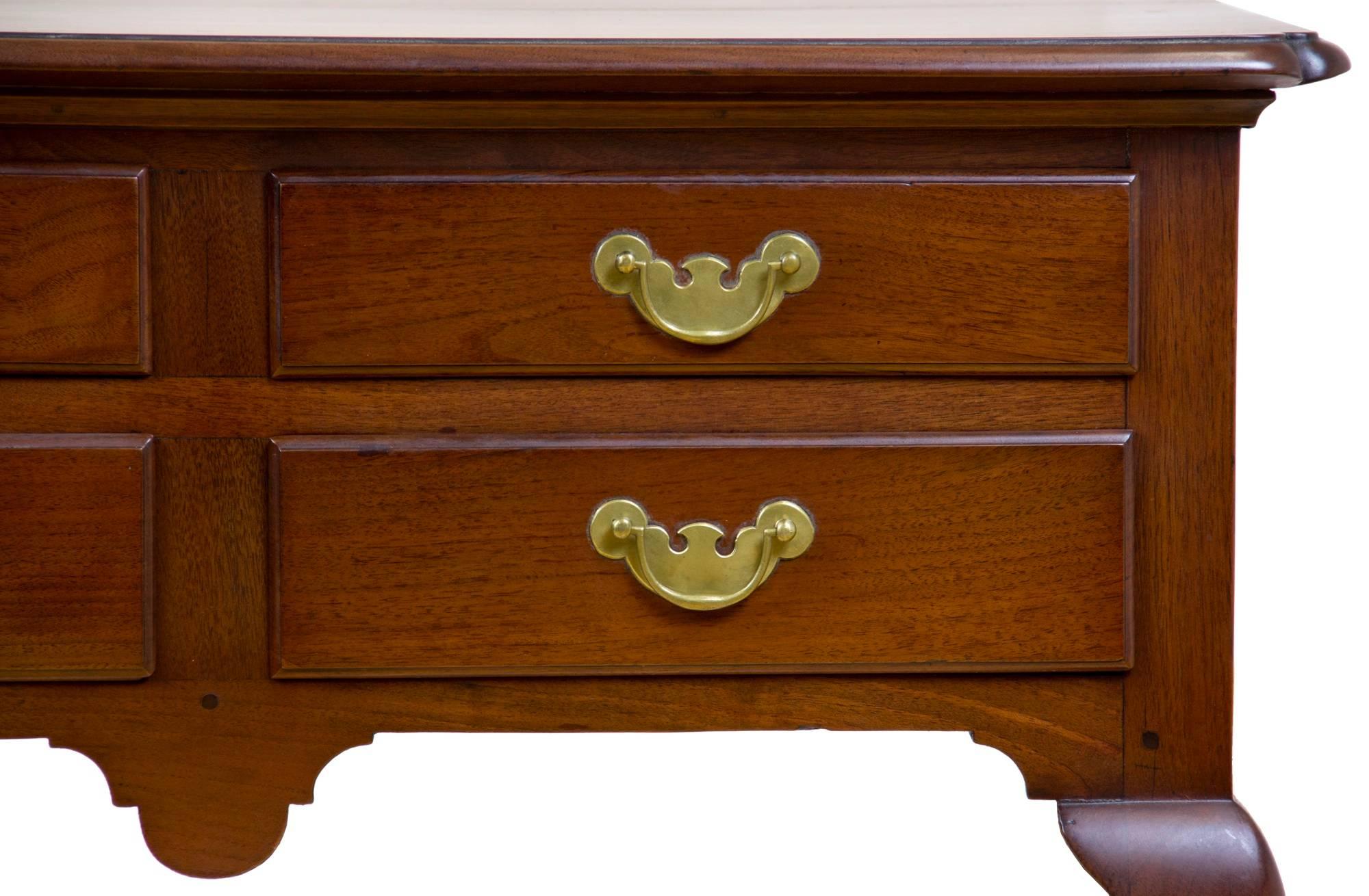 Queen Anne Lowboy/ Dressing Table, Delaware River Valley, PA or NJ, circa 1750 For Sale 1