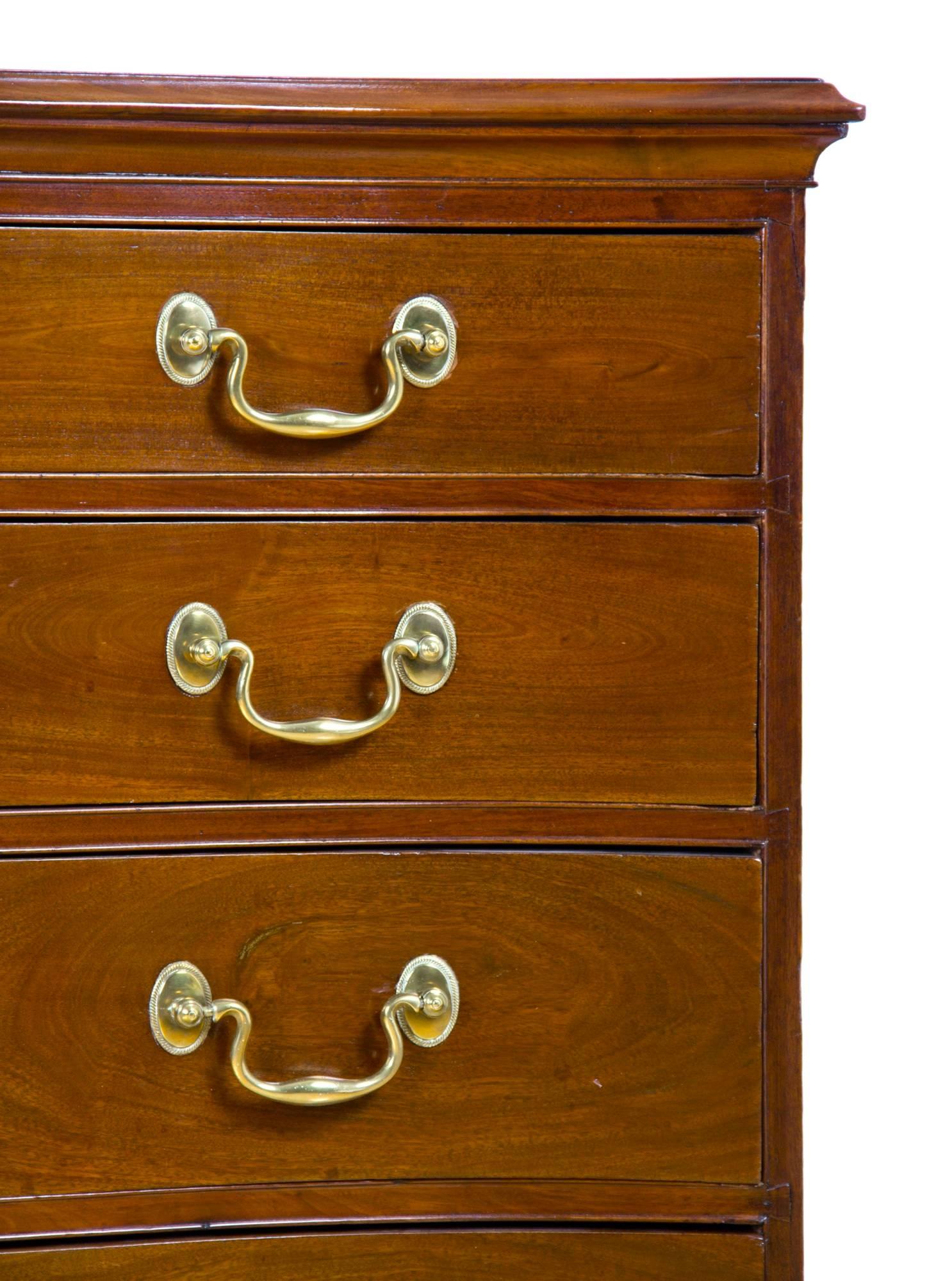 Mahogany Serpentine Chest of Drawers, Newport, circa 1780 In Excellent Condition For Sale In Providence, RI