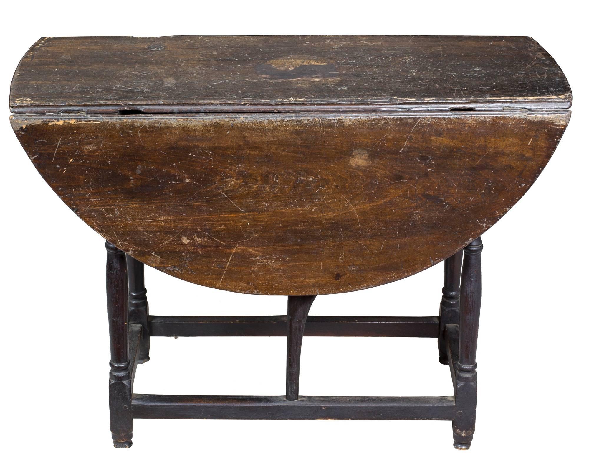 Rare Tulip Poplar Butterfly Table in Original Surface, New York, circa 1730 In Excellent Condition For Sale In Providence, RI