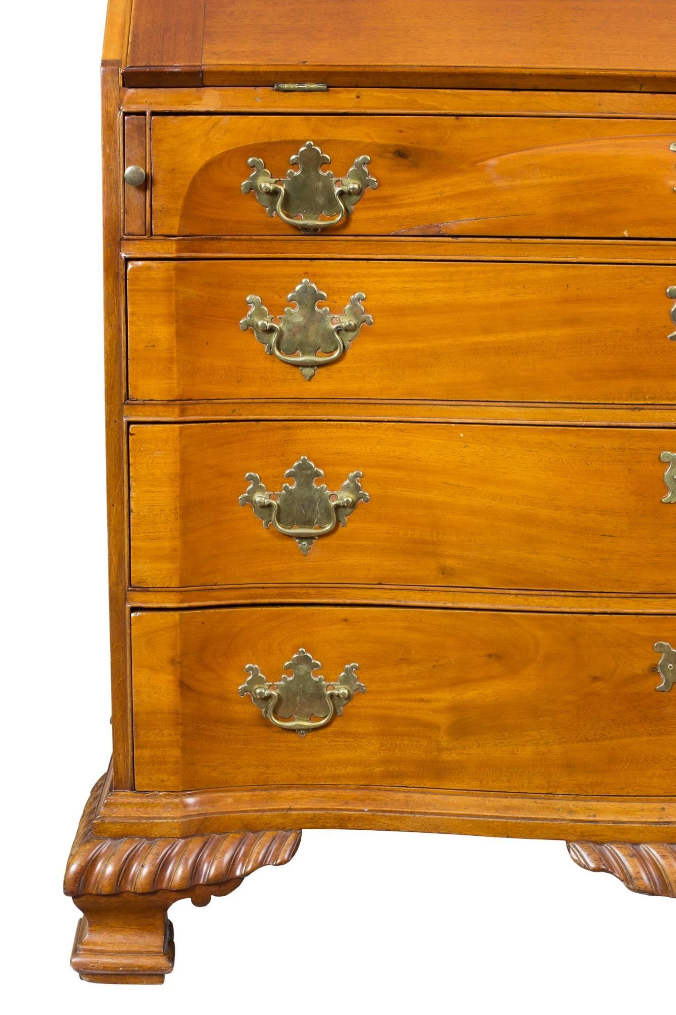 North American Chippendale Mahogany Slant-Lid Desk with a Blocked Serpentine Front, MA For Sale
