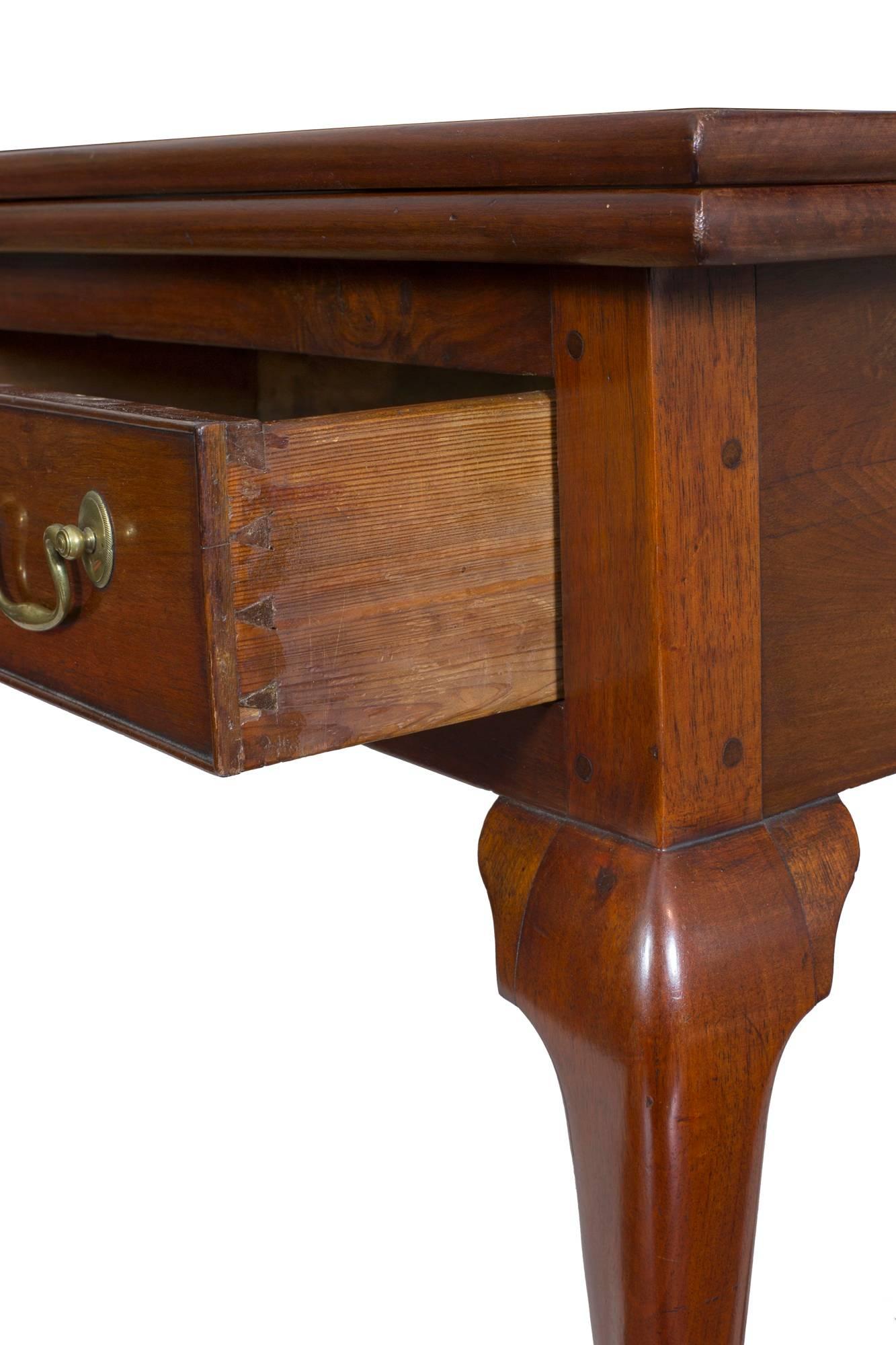 Late 18th Century Walnut Chippendale Card table with Full Drawer and Claw and Ball Feet, Philadelp For Sale