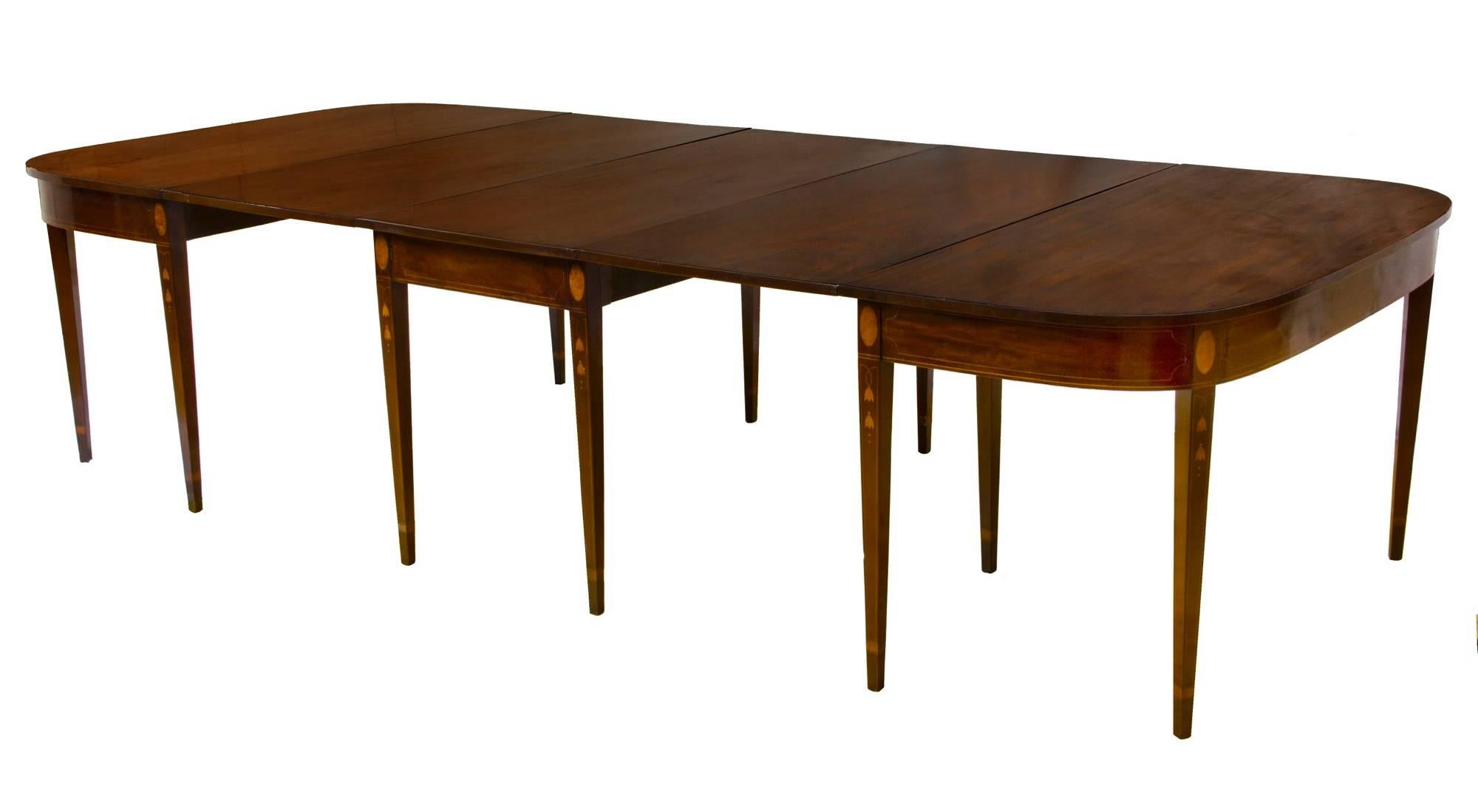 Grand Federal/Hepplewhite Inlaid Mahogany Three-Part Dining Table, 1800-1820 For Sale 2