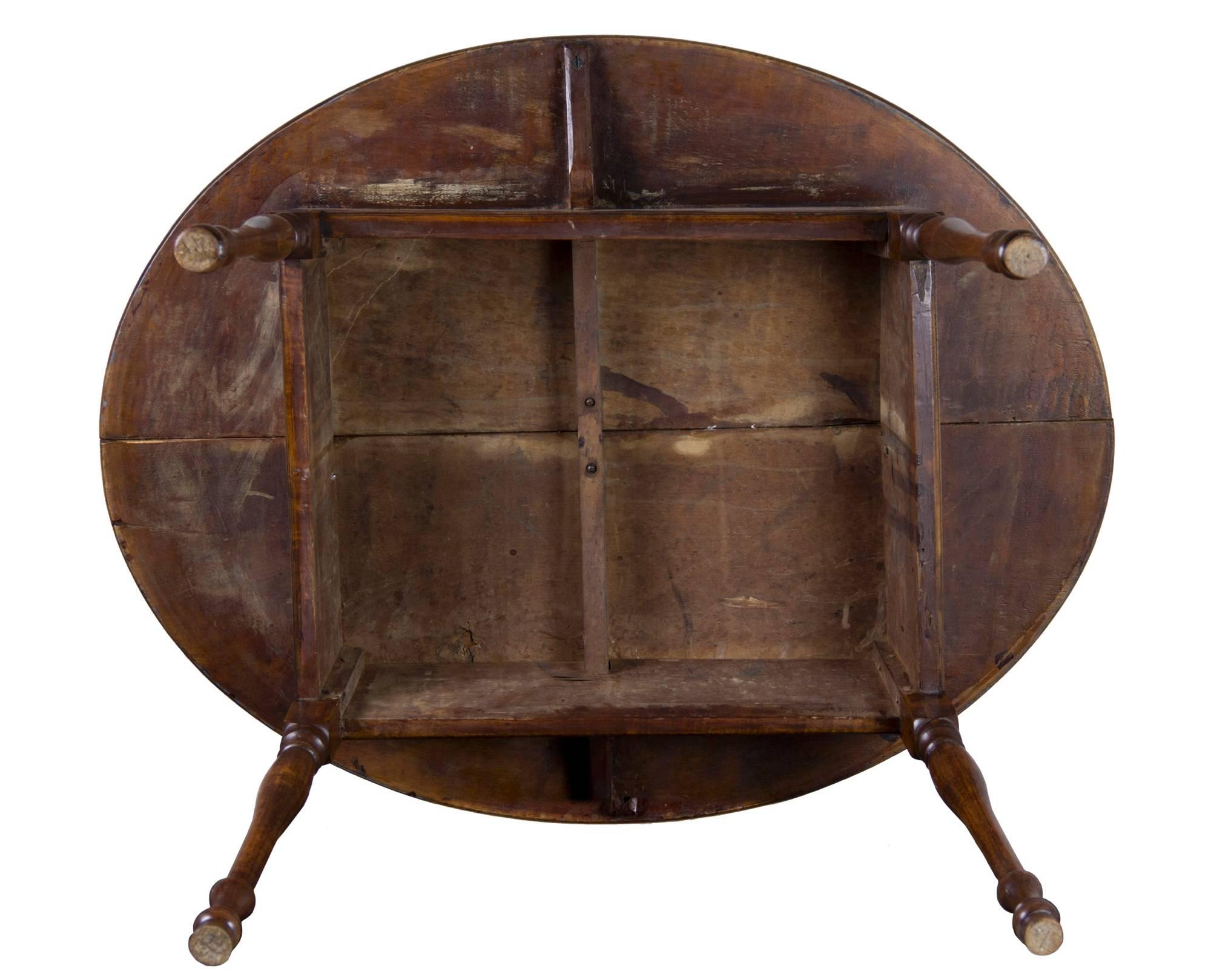 Large Figured Maple Oval Top Tavern Table, Probably CT, Splayed Legs, circa 1760 In Excellent Condition For Sale In Providence, RI