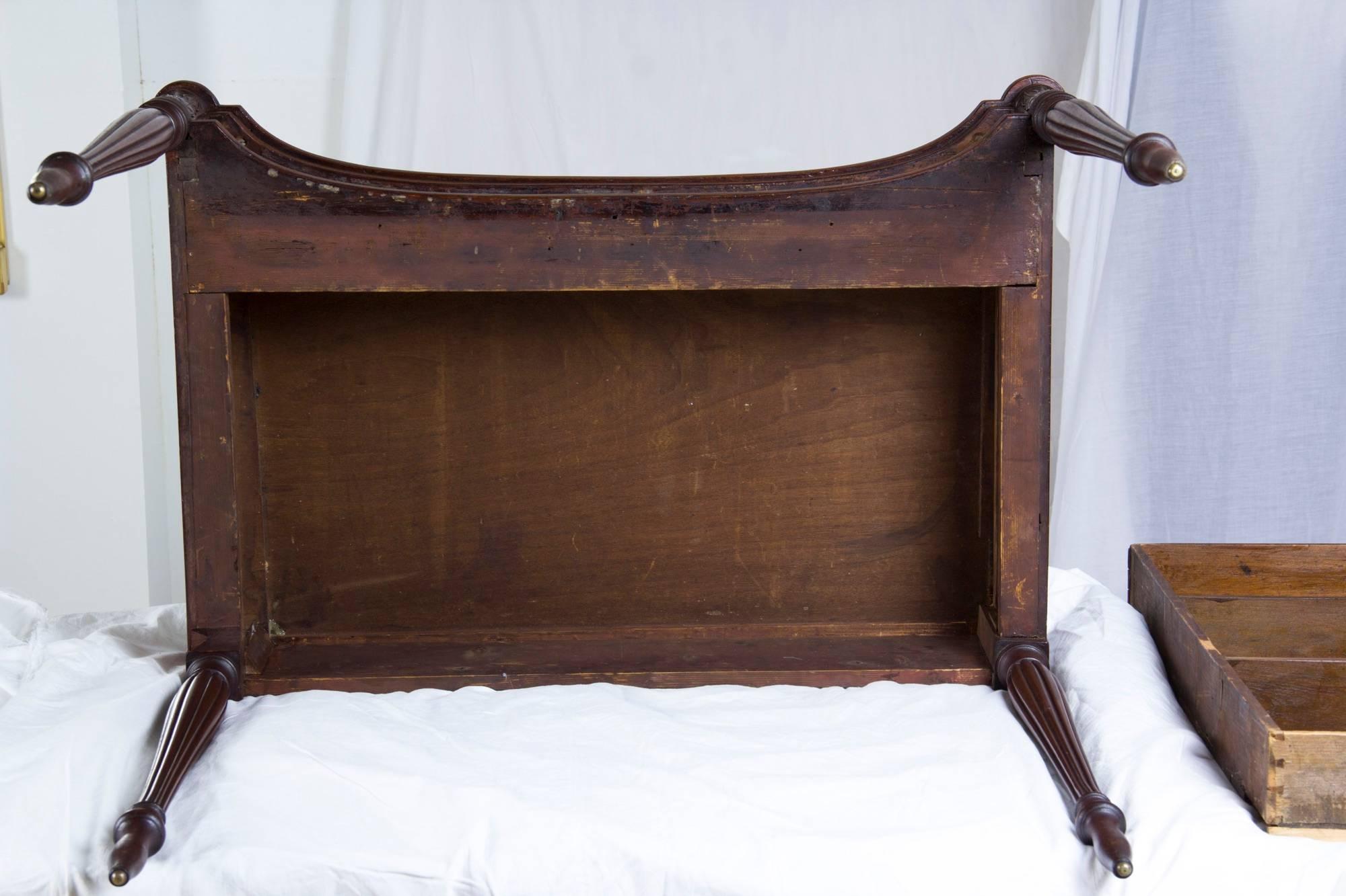 Concave Mahogany Federal, Sheraton Dressing, Writing Table, Salem MA, 1800 For Sale 2