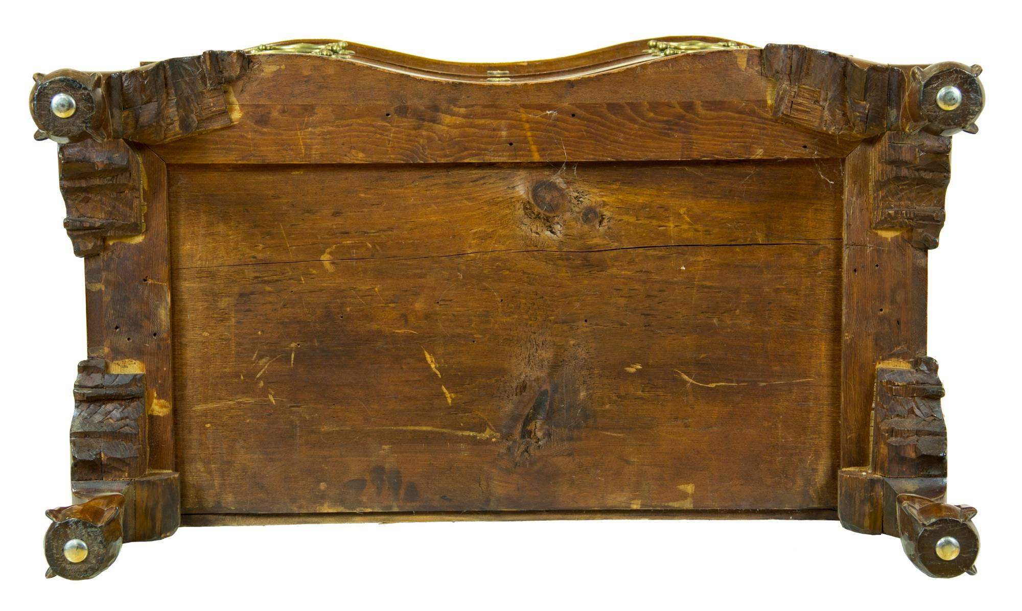 Small Chippendale Mahogany Oxbow Chest of Drawers Claw and Ball Feet, circa 1770 For Sale 1