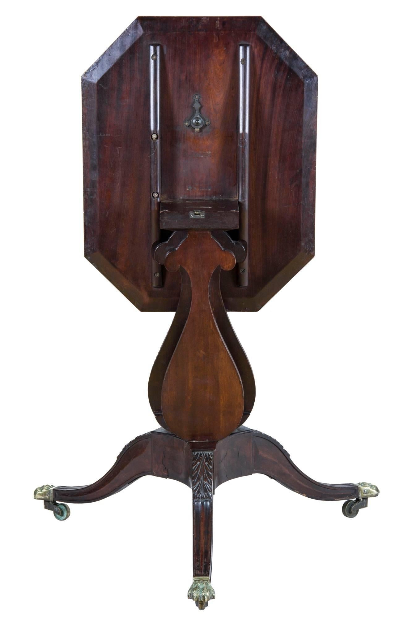 Very Fine and Rare Classical Carved Mahogany Tilt-Top Table, circa 1810 For Sale 2