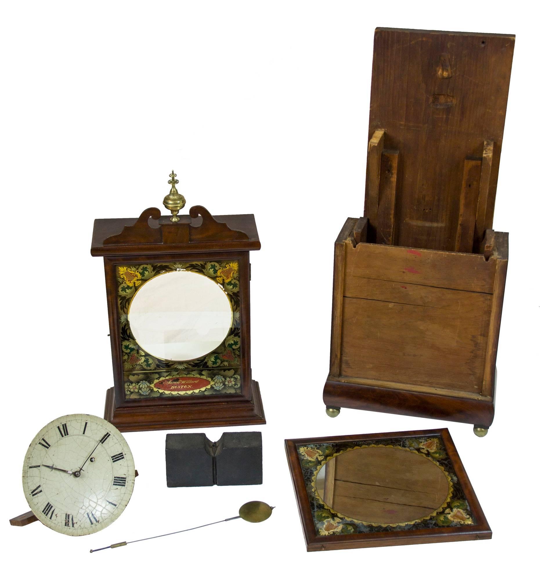 Fine Federal Mahogany and Eglomise Shelf Clock, Aarron Willard, c.1820 For Sale 3