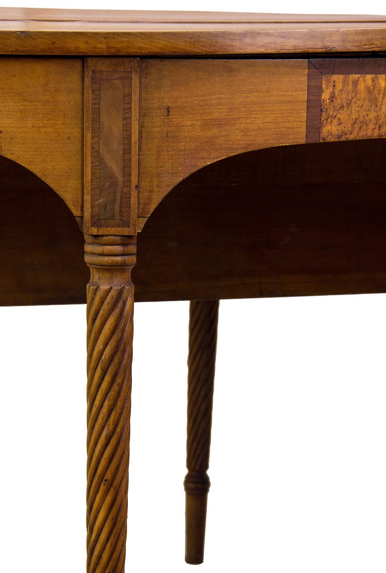 American Sheraton Cherry Inlaid Banquet Table of Small Scale with Rope-Tuned Legs, 1815 For Sale