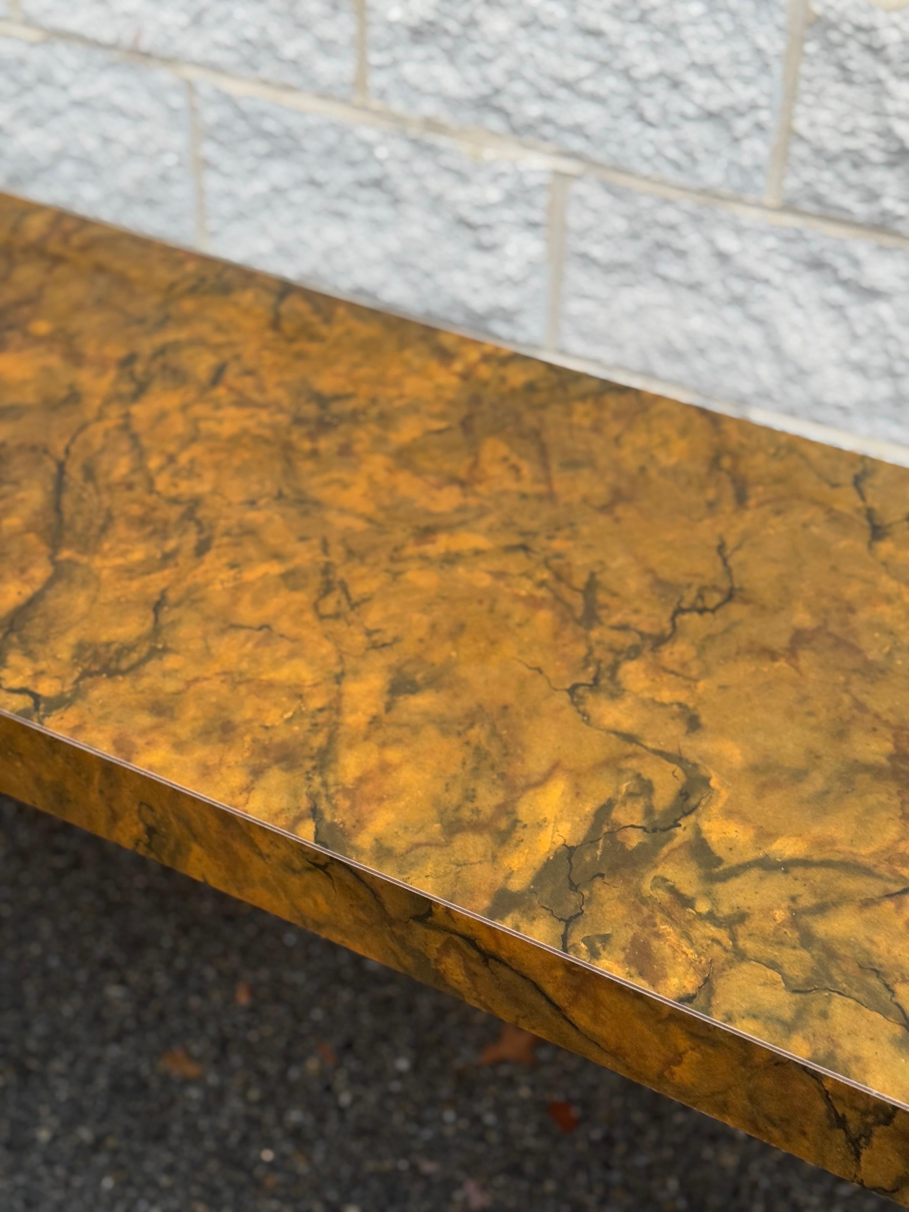 Tavolo da console Parsons in laminato Burlwood del Mid Century Modern degli anni '70 in vendita 3