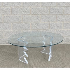 Mesa de centro vintage de los años 80 con tablero de lucita y cristal y base escultural