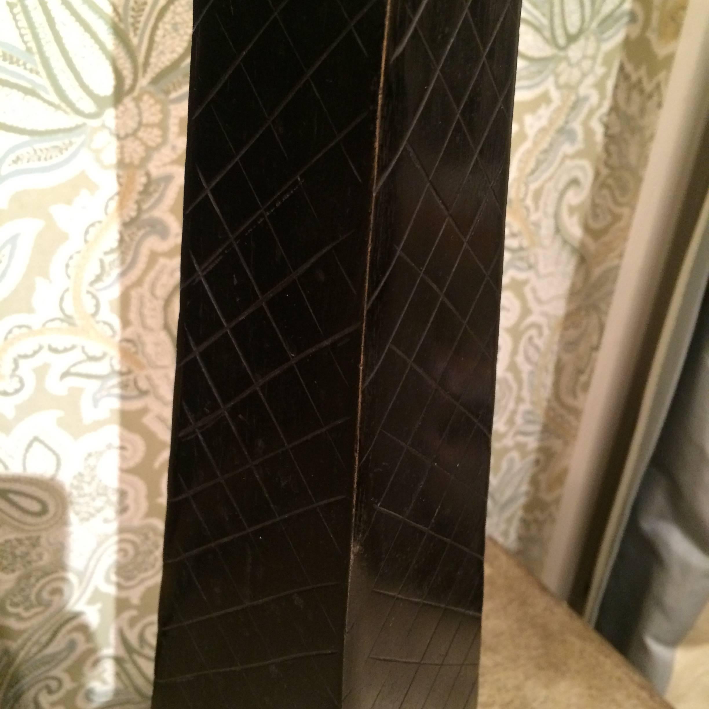 Black Scored Obelisk with Black Base and Round Feet In Good Condition For Sale In Los Angeles, CA