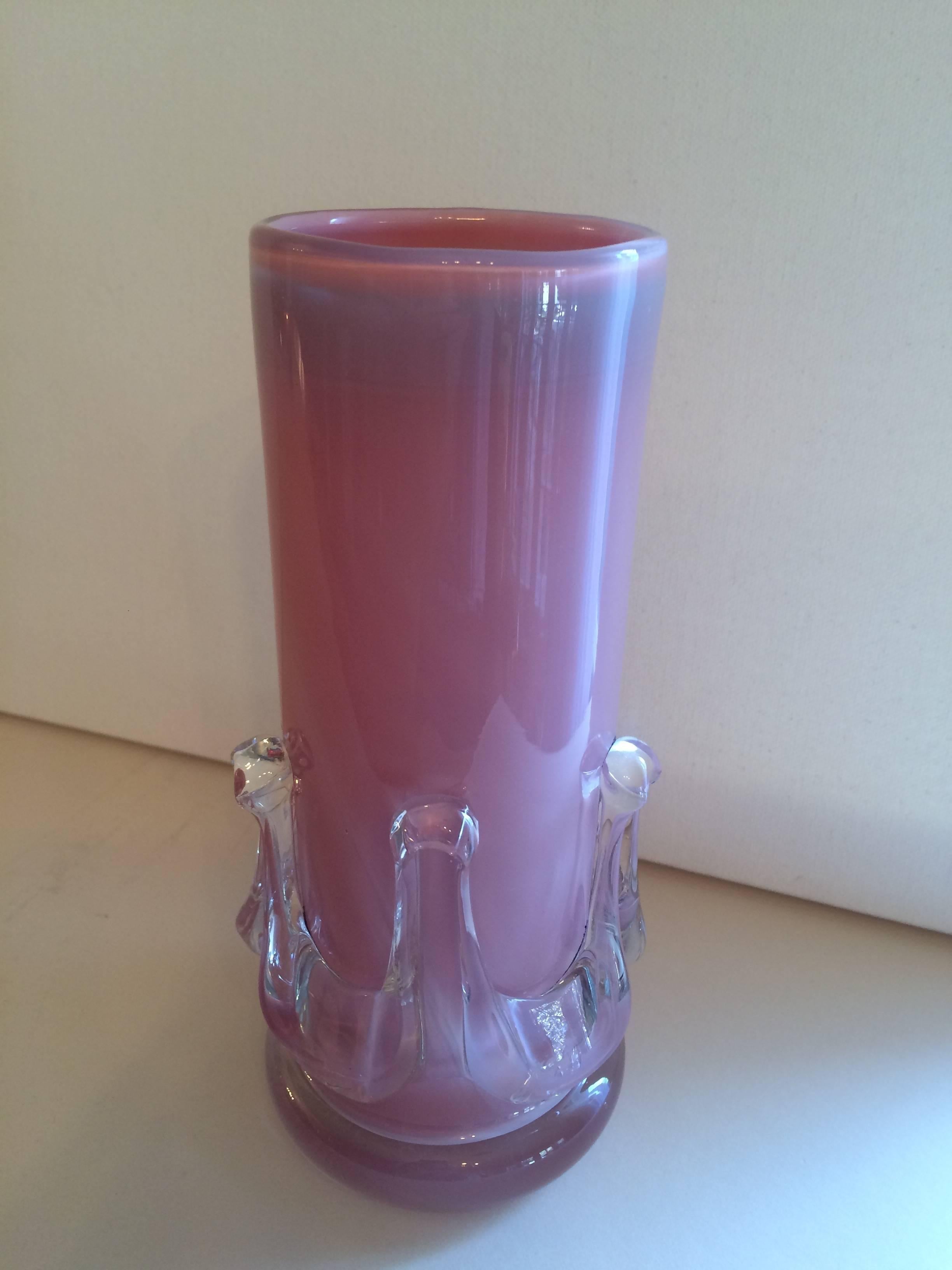 Mauve/pink bud vase perfect for a desk, dressing table or nightstand.

Full or empty a lovely statement.