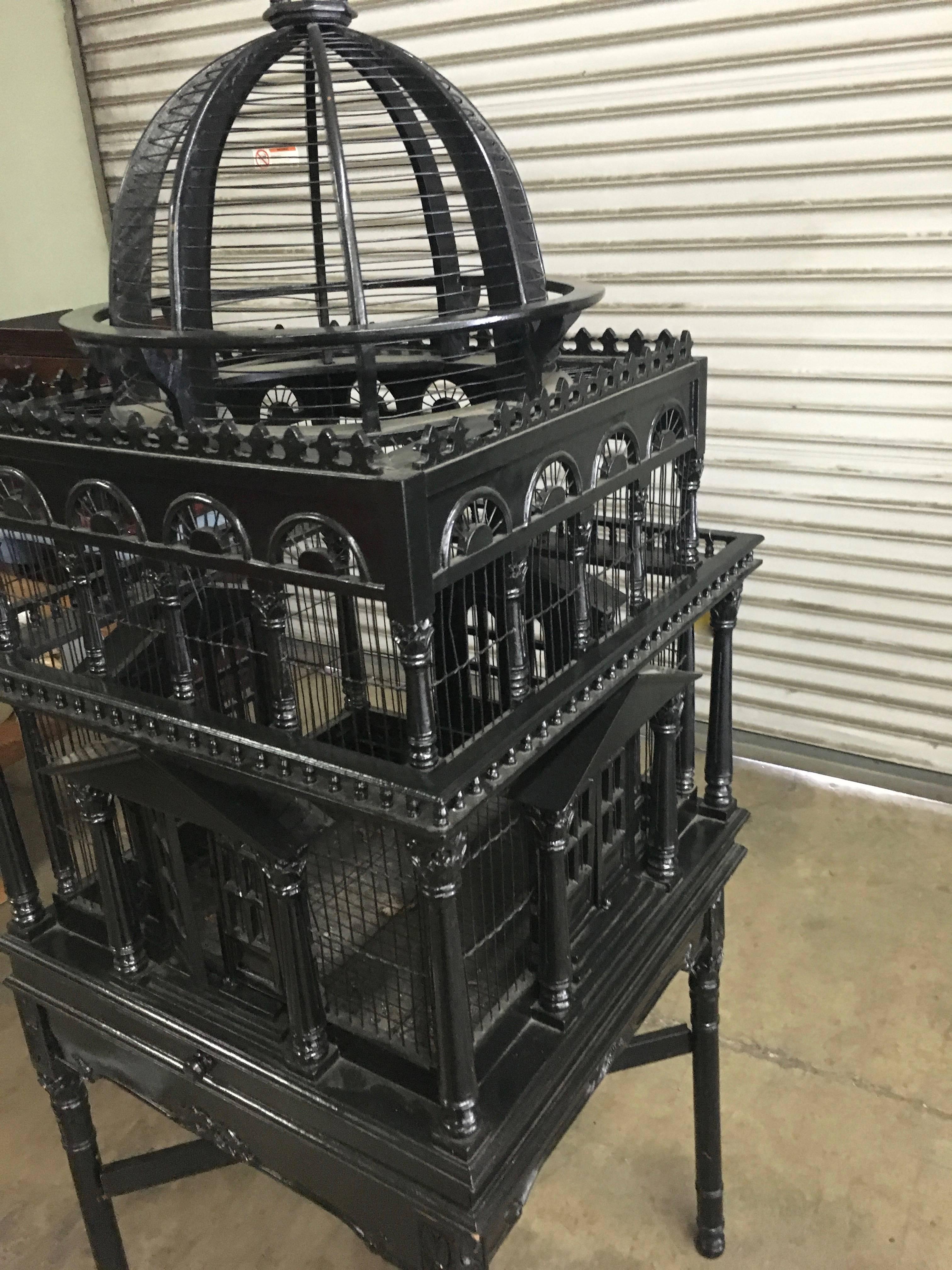 Stunning and exquisitely designed and architecturally fascinating bird cage perfect for the solarium, den or, let's face it, any room in the house or covered garden Lanai!

A perfect home for your love birds, parakeet or just a stunning