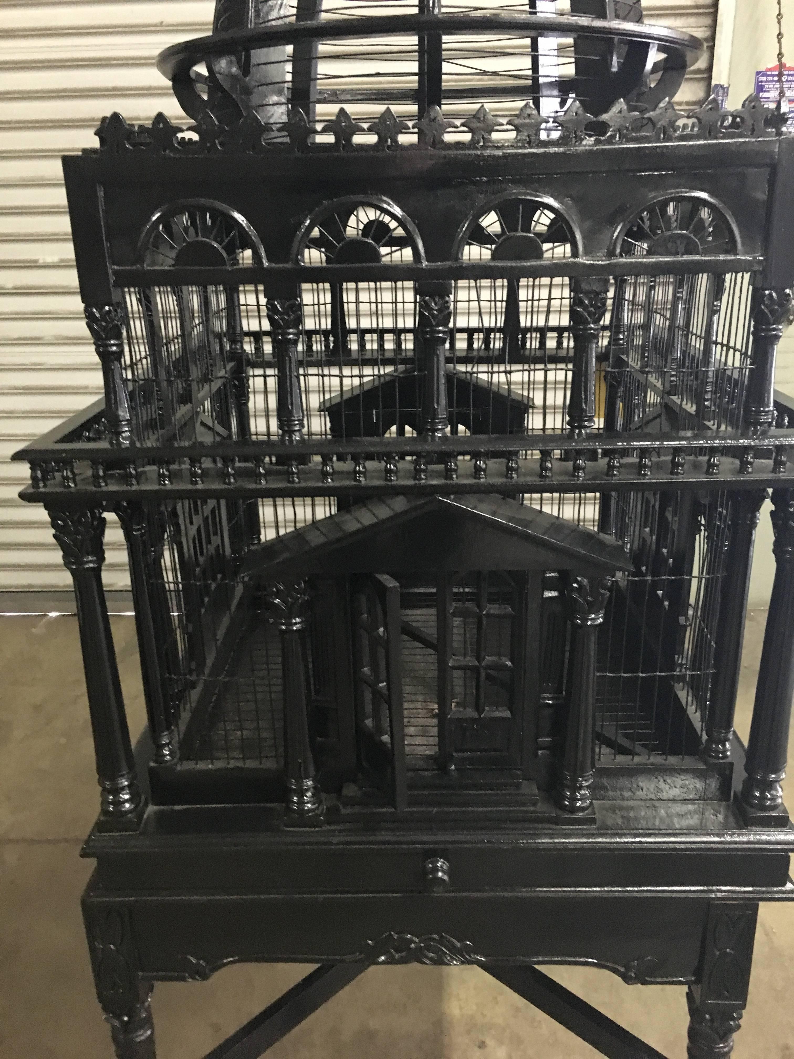 Early 20th Century English Bird Cage with Dome Top In Excellent Condition In Los Angeles, CA