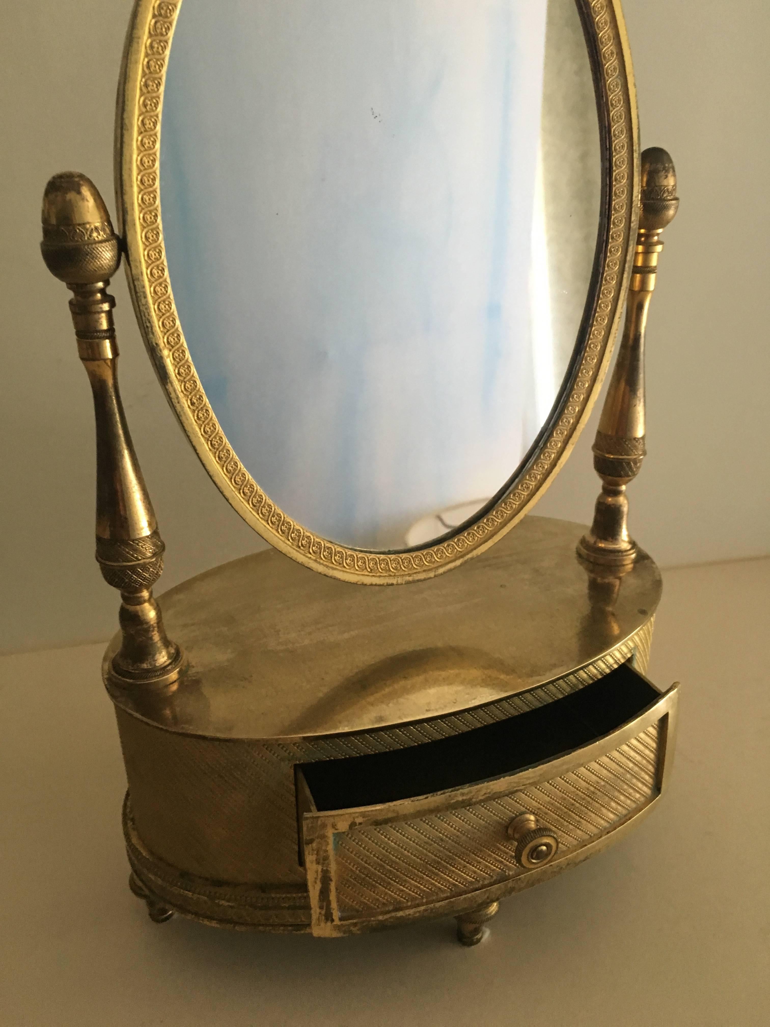 Beautiful French, First Empire gilt bronze mirror, circa 1810-1820.
This is a rare engine turned (guilloche) guilt bronze dressing table mirror. The mirror appears to be in very good condition retaining all of its original elements. A mirror is on