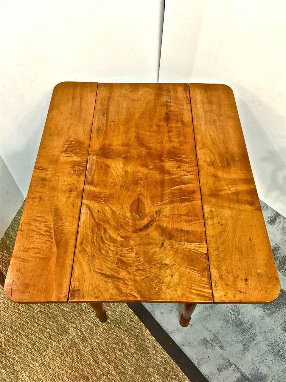Exceptional and Rare Early Sheraton Child's Drop-Leaf Federal Table In Excellent Condition In Los Angeles, CA