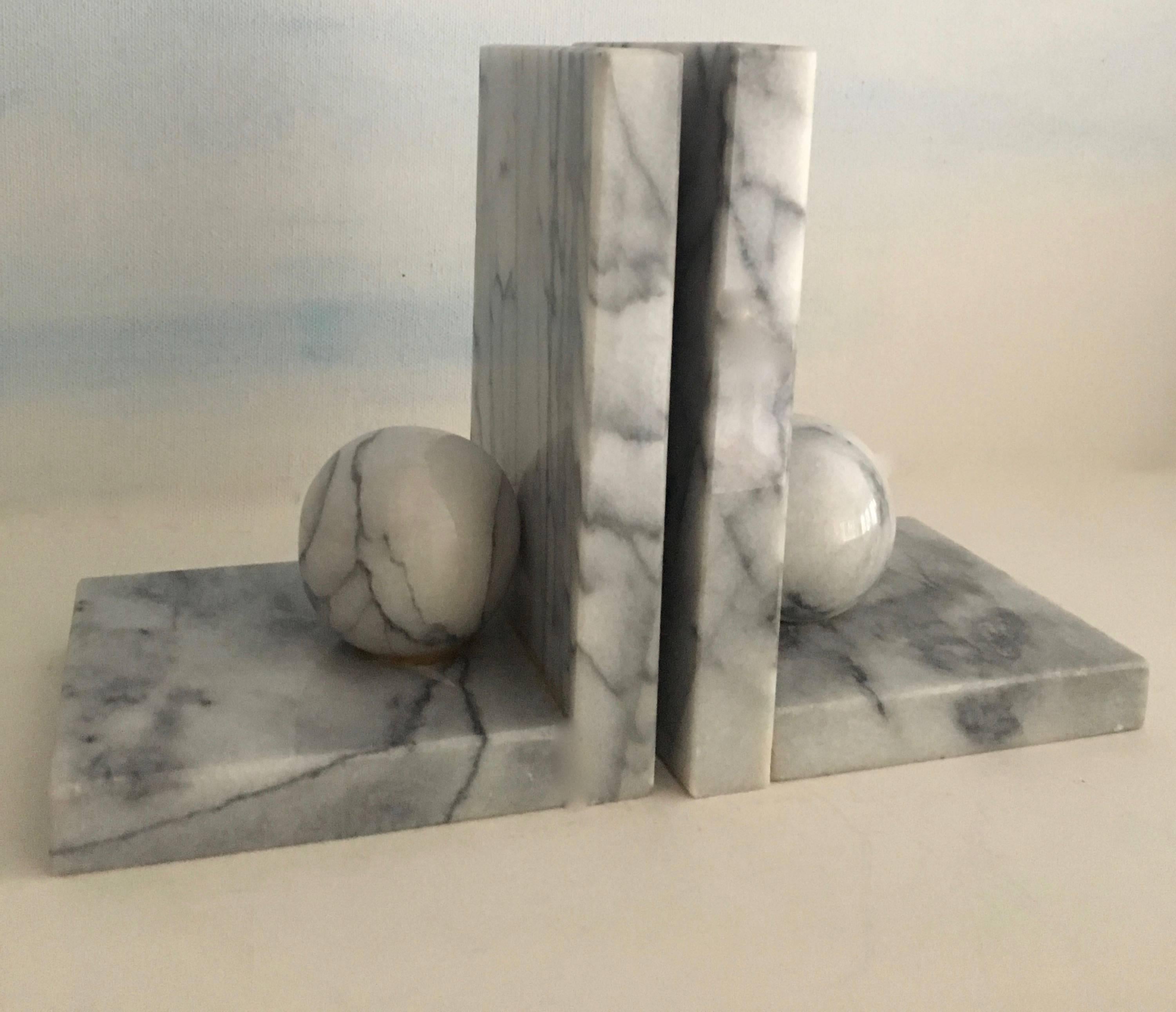 Beautifully styled an simple - marble with sphere detailing.
