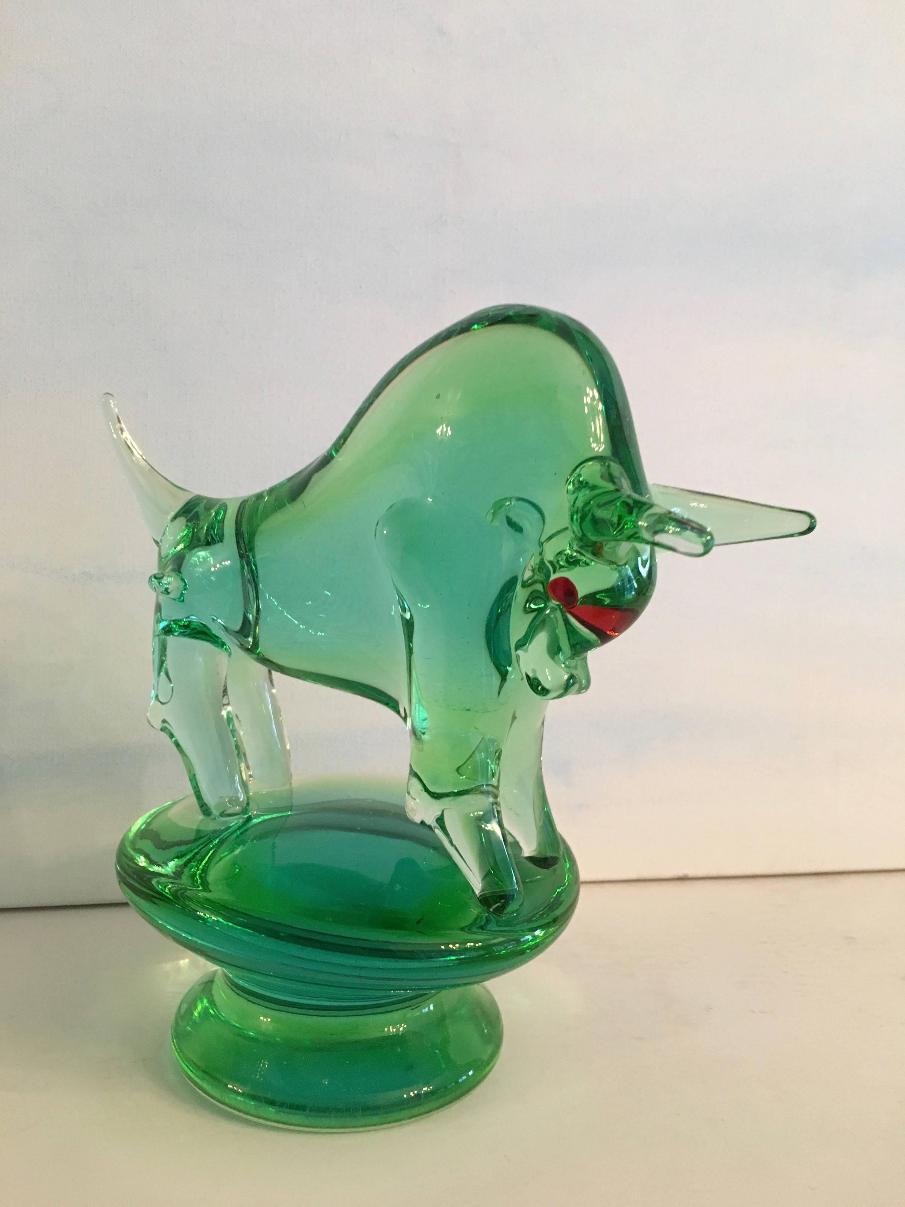 Italian Green Murano Bull Glass Sculpture on Stand In Excellent Condition In Los Angeles, CA