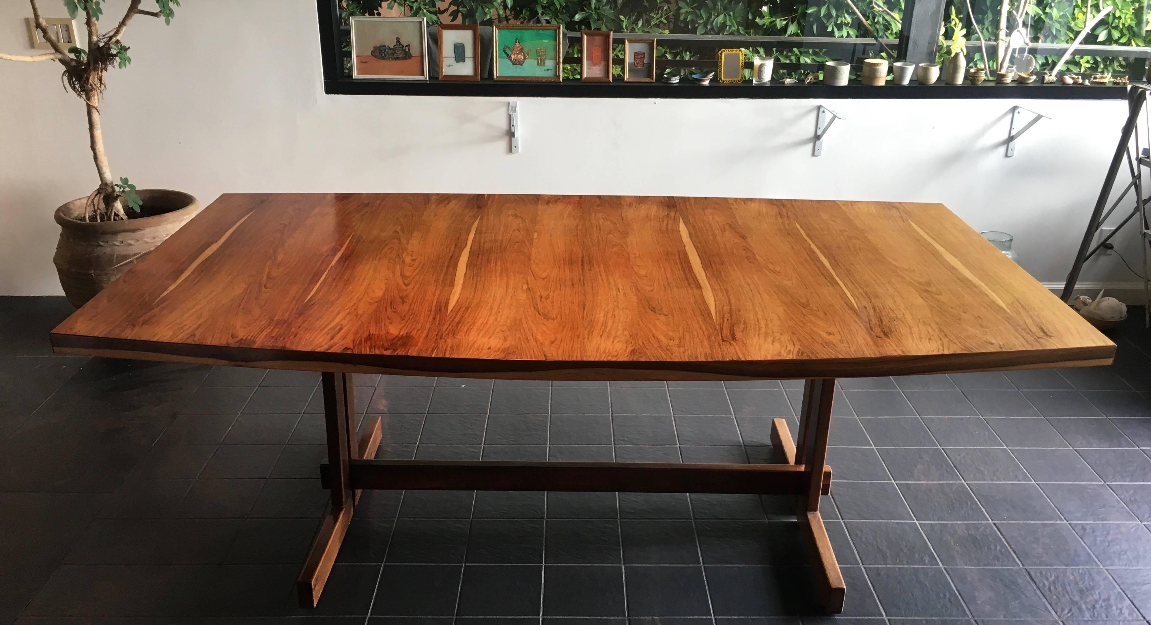 Brazilian Jacaranda dining table by Sergio Rodrigues, beautiful display of solidwood, stunning and exceptionally made. Perfect for dining and could be used as a large desk.