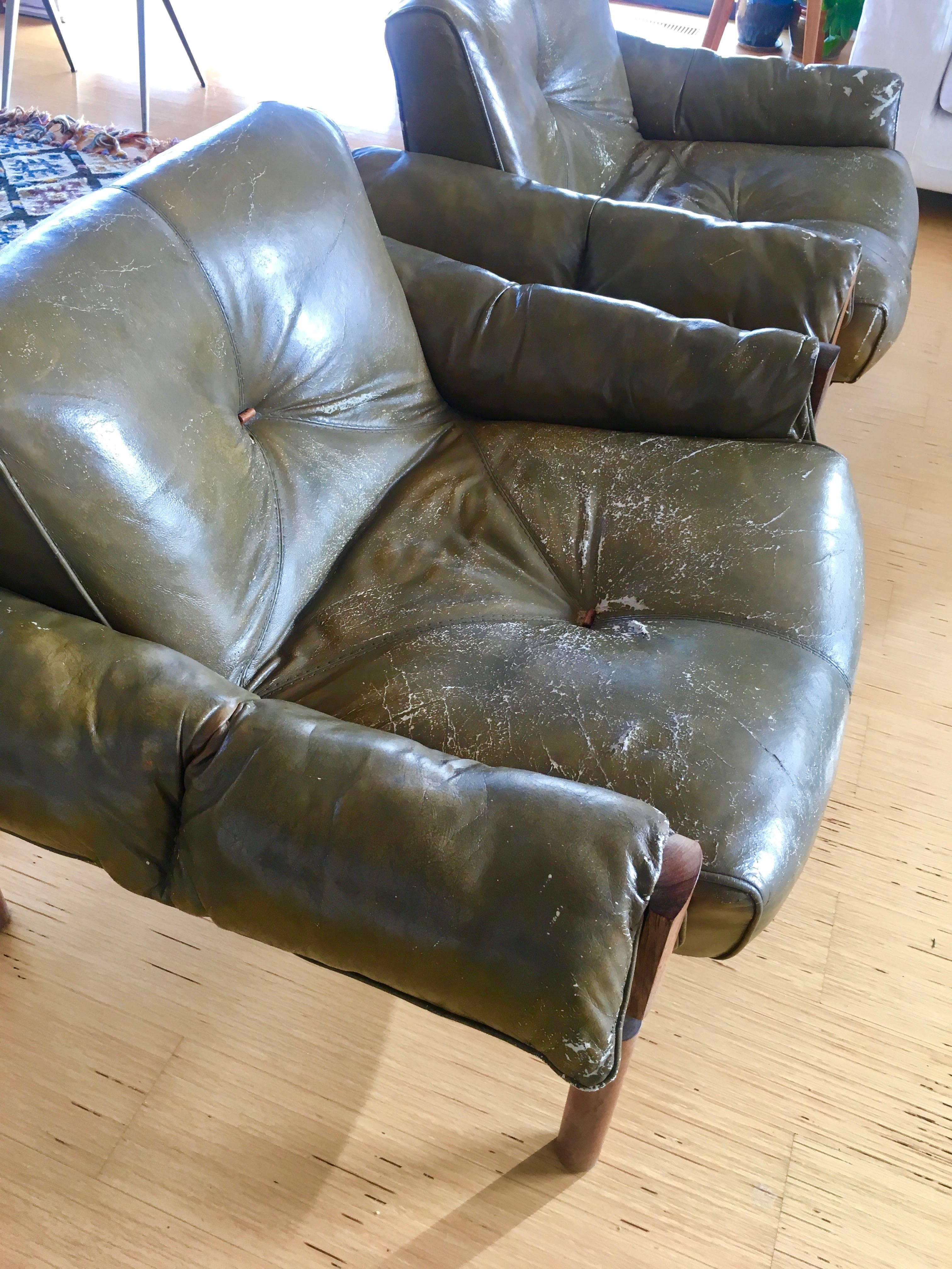 Pair of Vintage Italian Leather Lounge Chairs In Good Condition In Los Angeles, CA