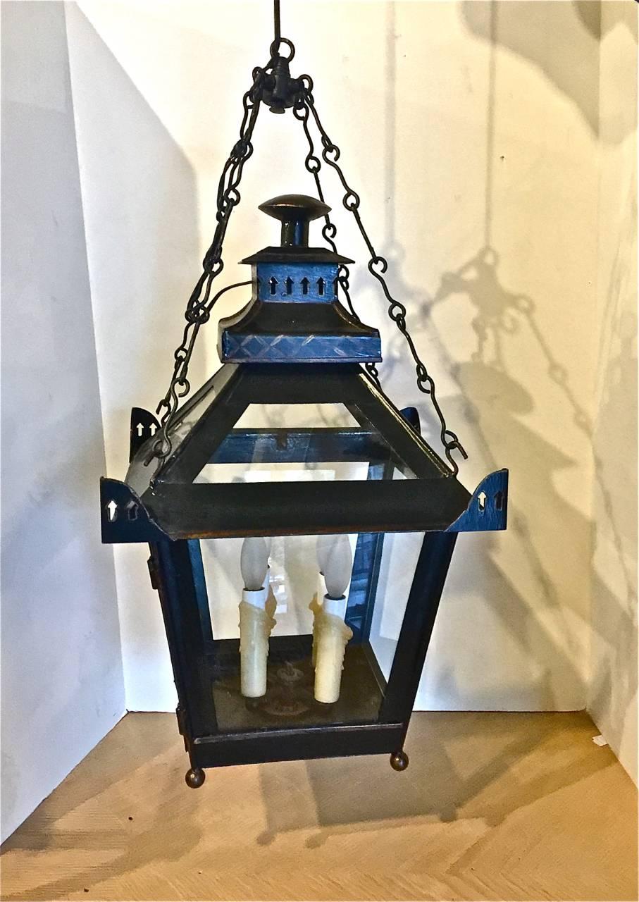 Pair of English Regency Chinoiserie Lanterns in Pagoda Form In Excellent Condition In Los Angeles, CA