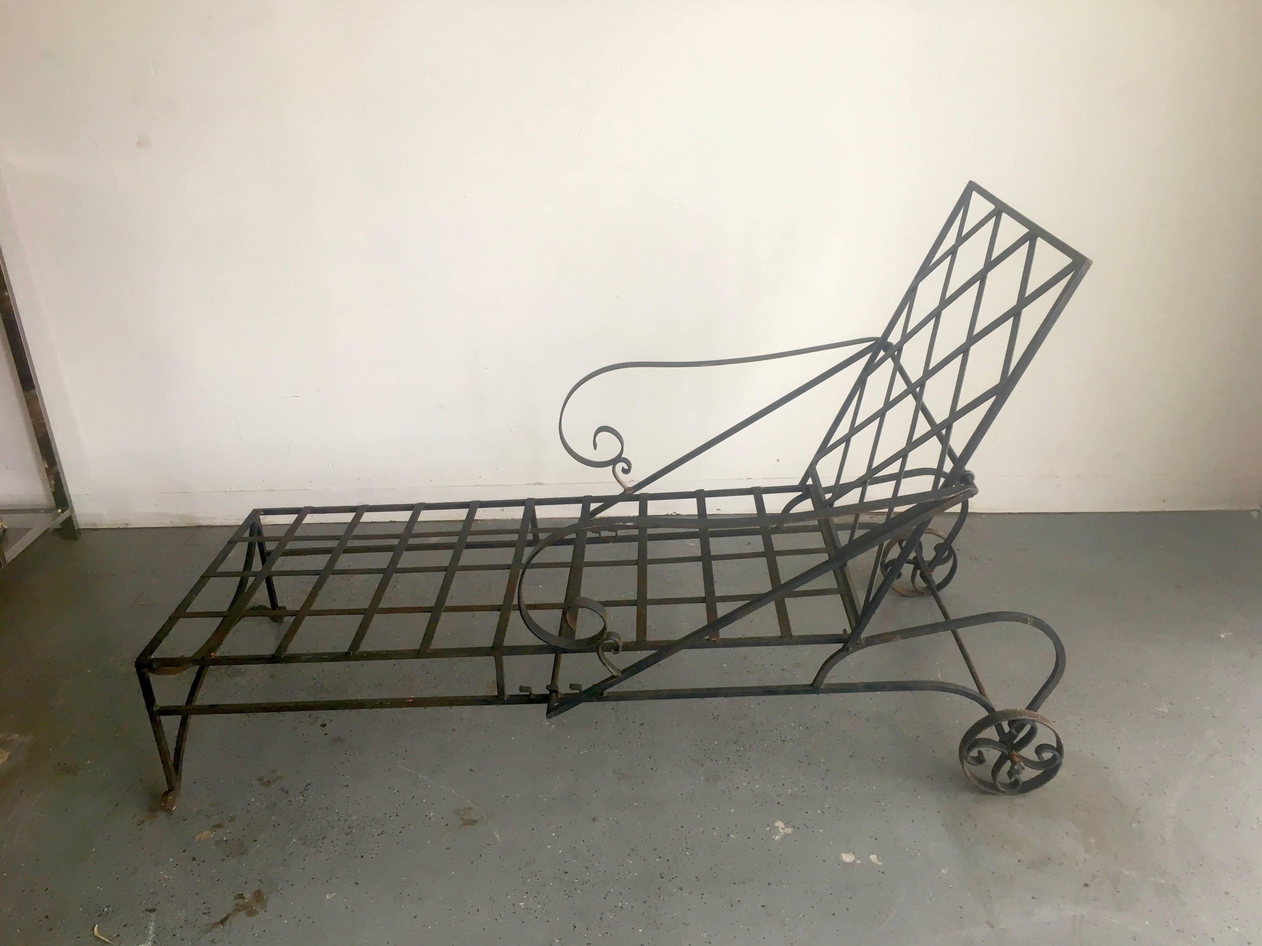 Pair of Mid-Century Hand-Wrought Iron Chaises In Excellent Condition In Los Angeles, CA