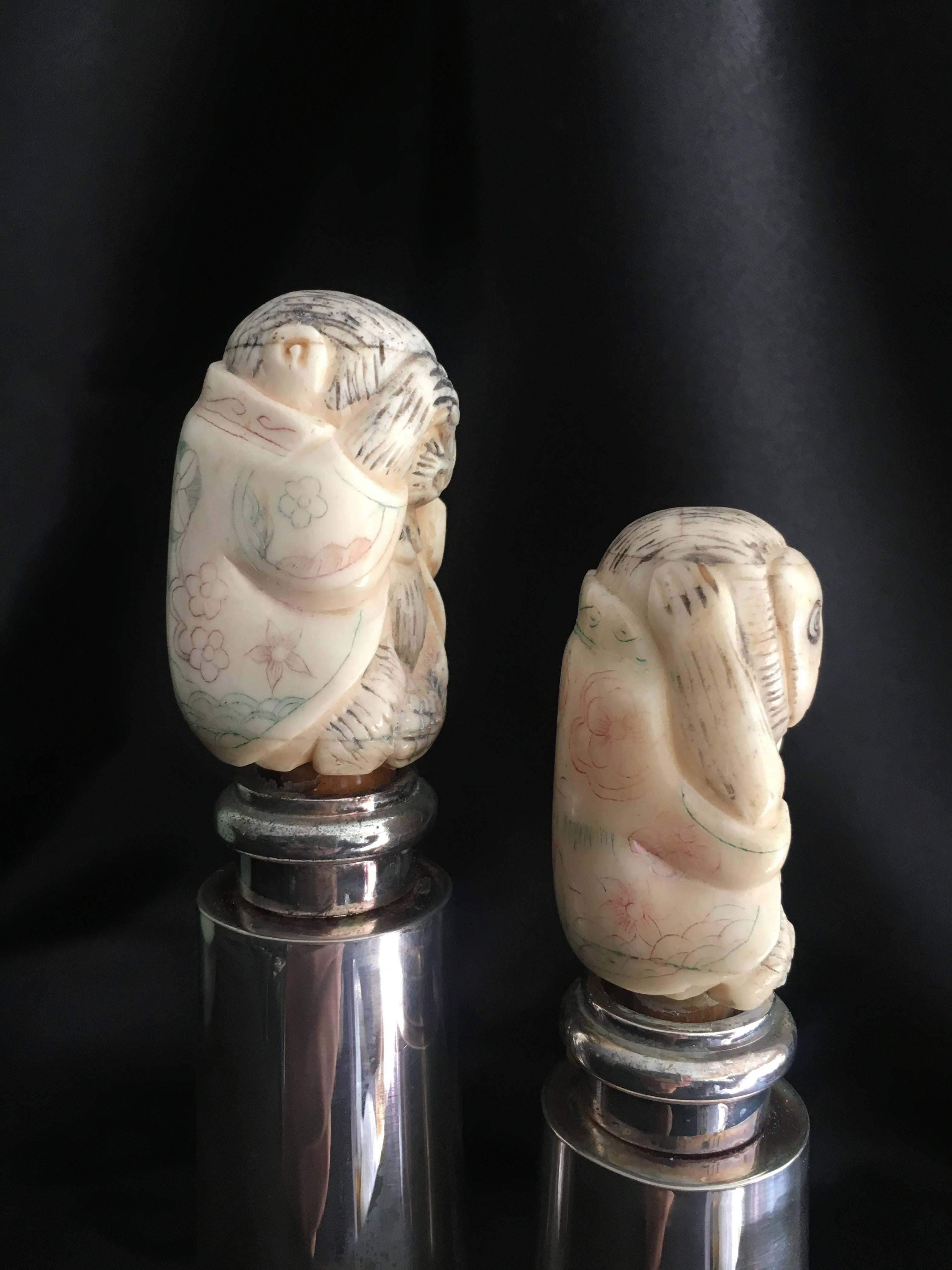 Hans Turnwald Art carved bone salt and pepper shakers / grinders
Perfect for the artists table to start any conversation with guests who have a sense of style and ready to chat about Art and Commerce!

The pair grind not shaken sea salt to pepper