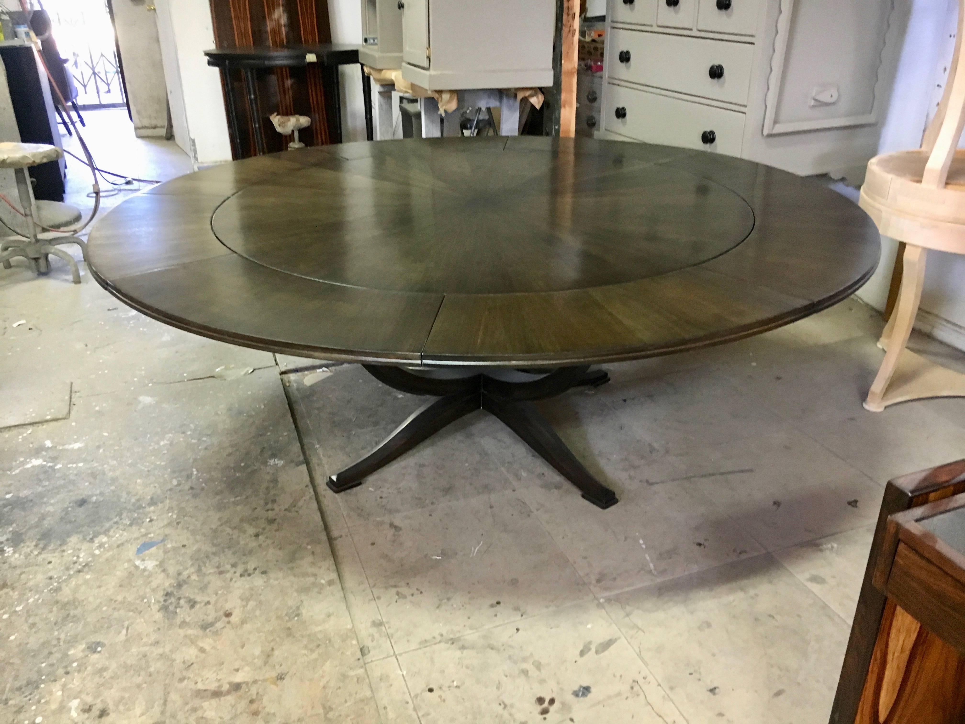 Round Midcentury Expanding Perimeter Walnut Dining Table In Excellent Condition In Los Angeles, CA