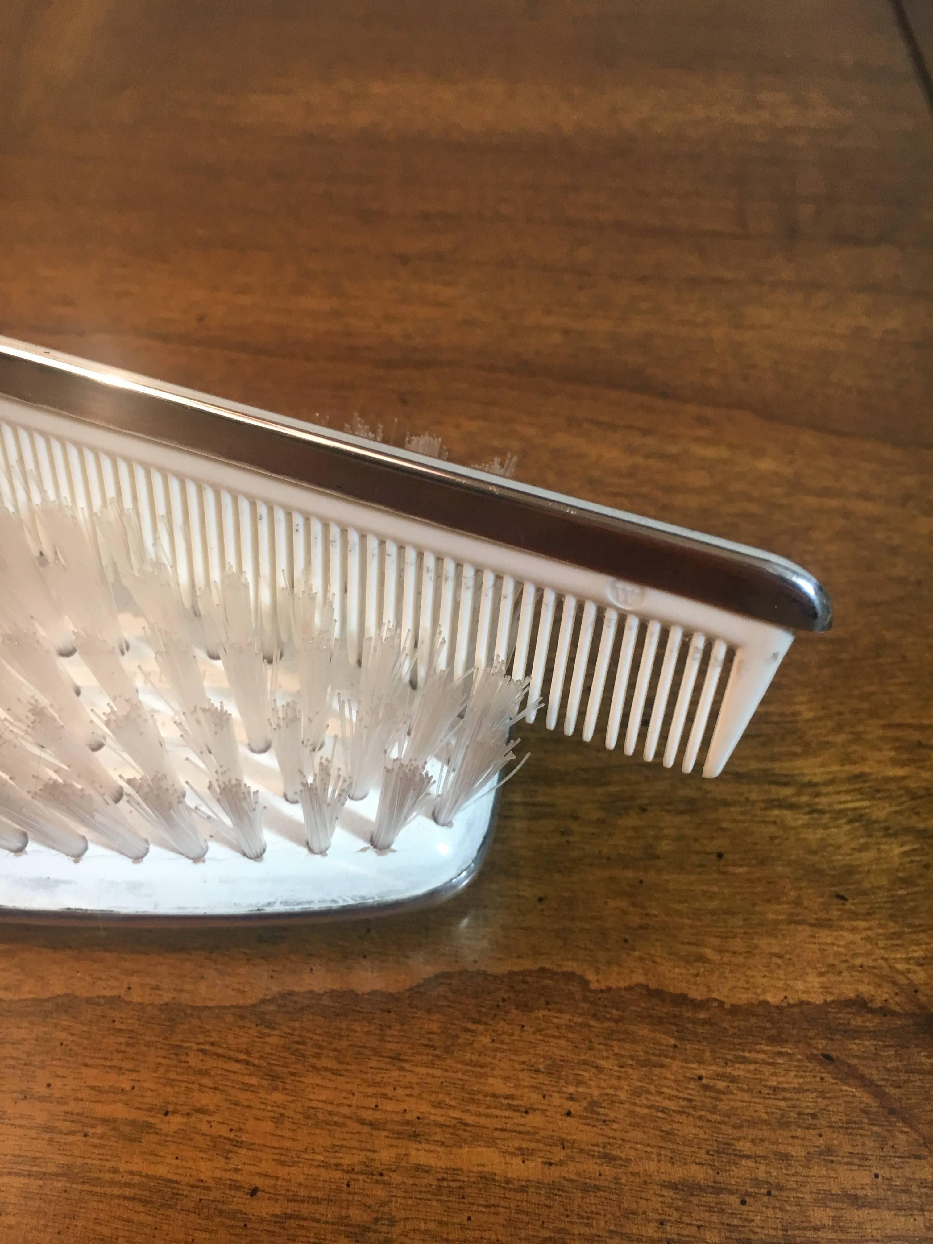 Engravable Sterling silver baby brush & comb - sterling silver on top of Brush and rim of comb - the top of brush is easily engraved and made for initials or baby name. A great Baby shower or baby gift.
Comb 4.5