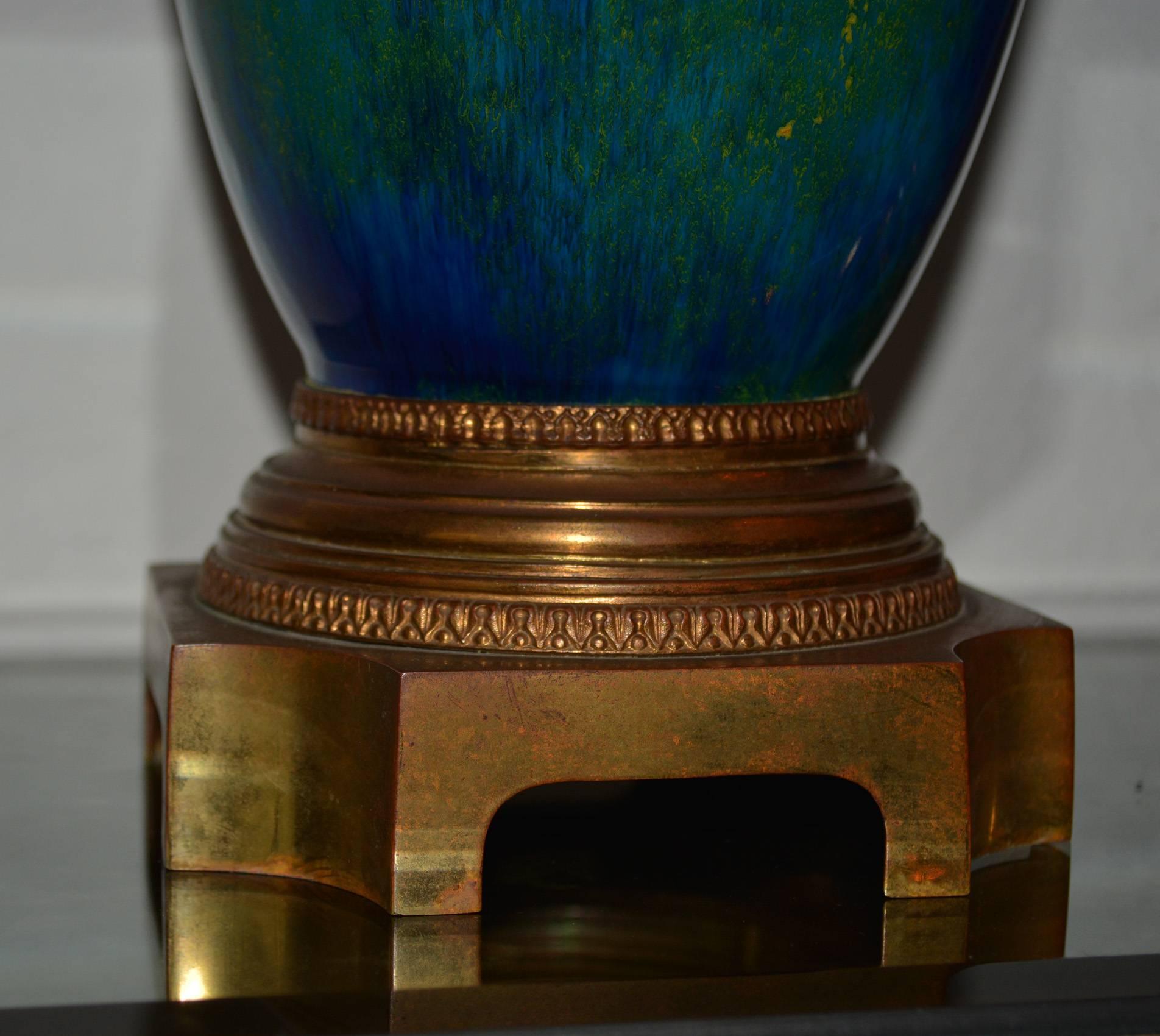 20ième siècle Paire d'urnes Art Déco de Sèvres des années 1920 en vente