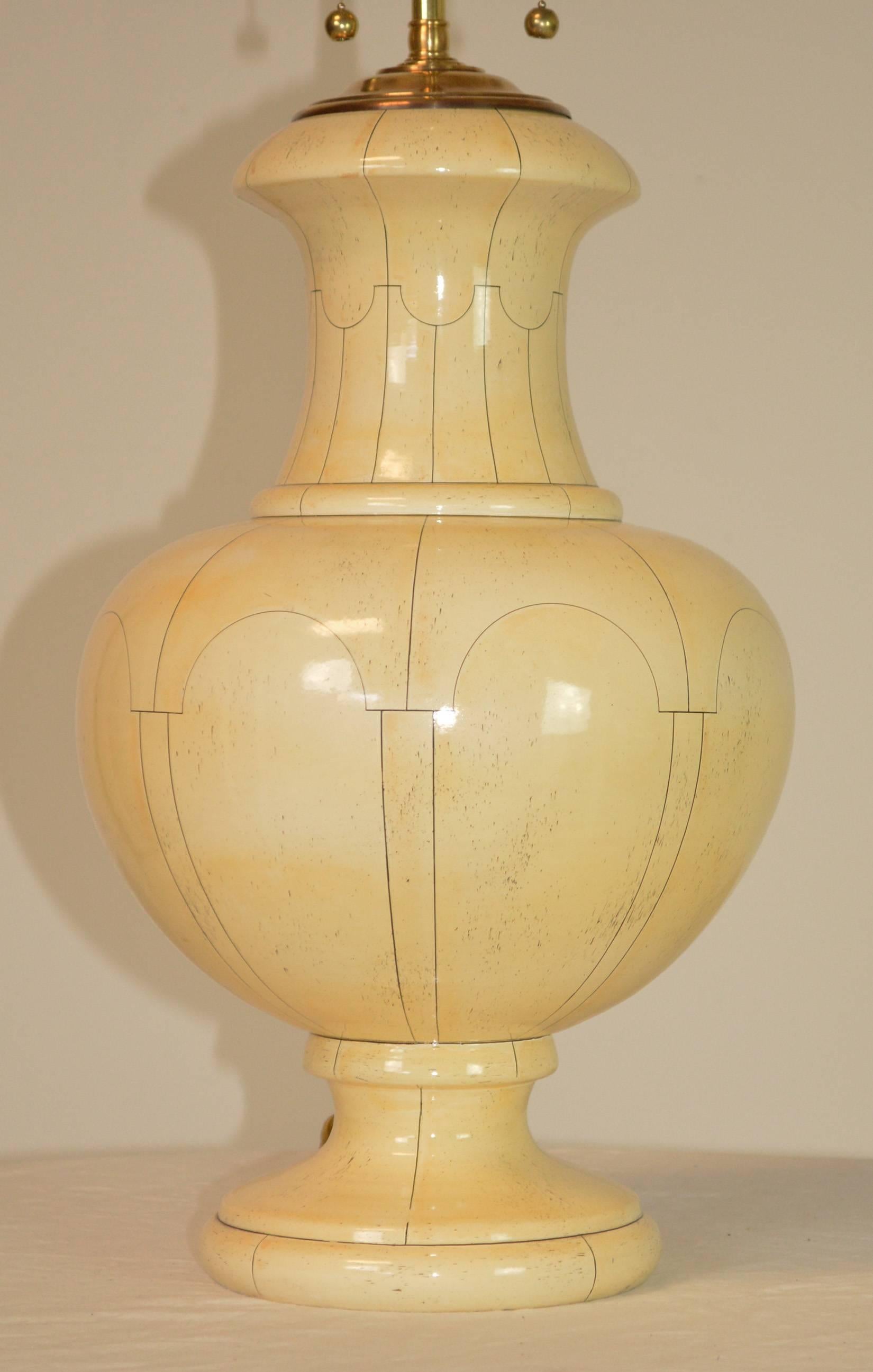 Jean Roger urn form ceramic table lamp with a faux ivory trompe l’oeil finish. Accented with dark lines in architectural panels. Signed, French, circa 1970. Shade for display only.