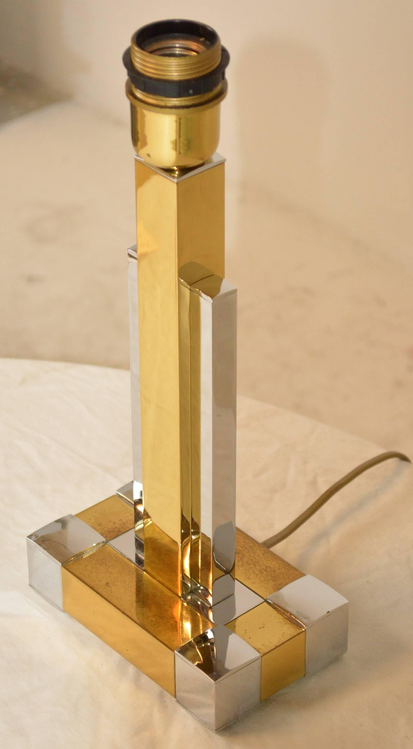 A 1970s sculptural table lamp of small-scale by Willy Rizzo. Brass and chrome. Measures: 13.5
