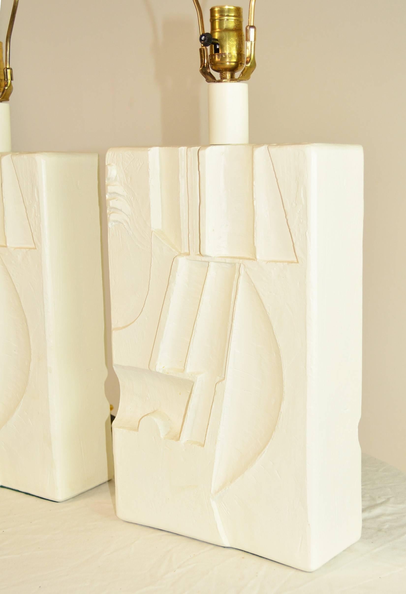 Pair of 1970s Sculptural Bas-Relief Lamps In Good Condition In Palm Springs, CA